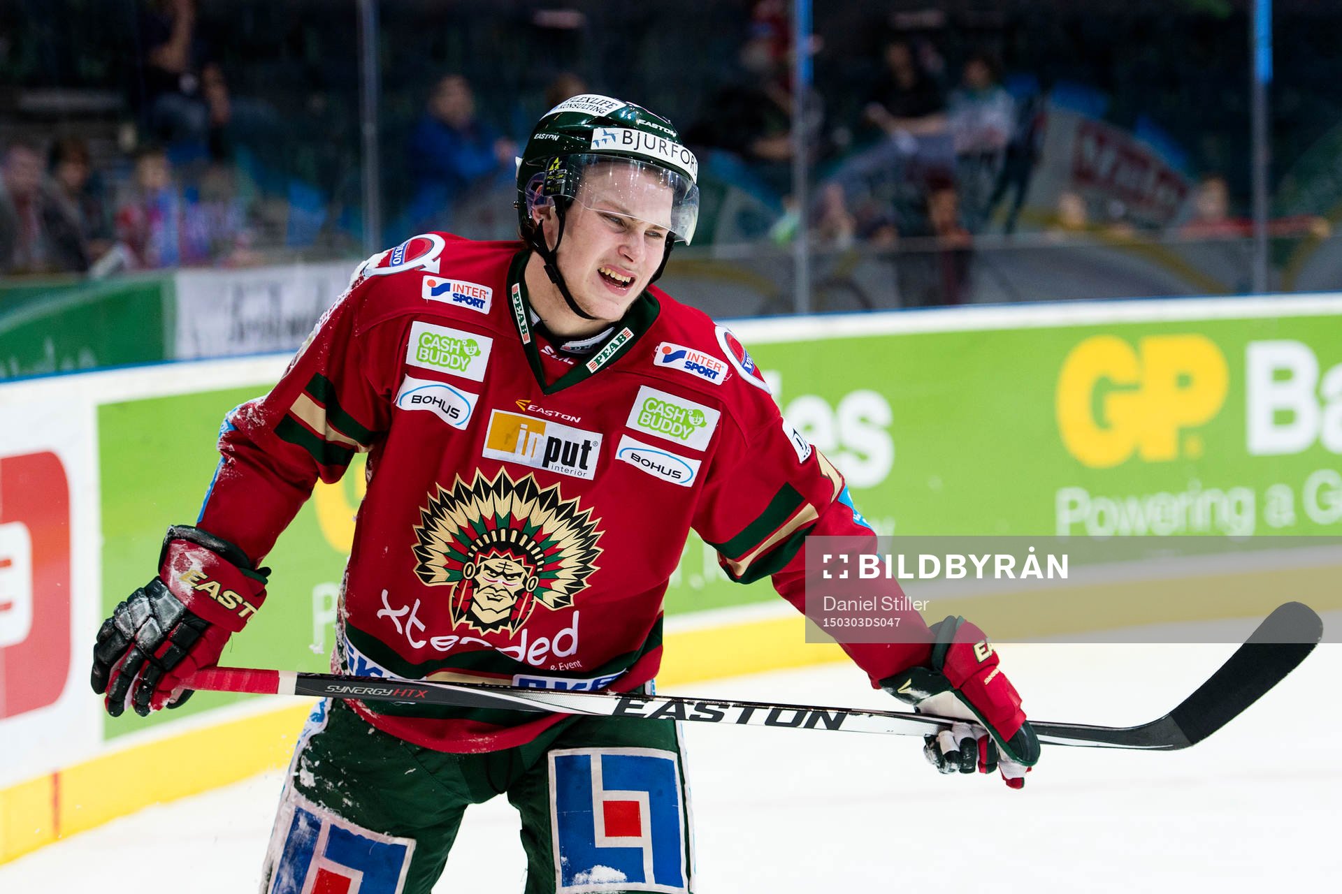 Frölundas Anton Blidh grinar illa