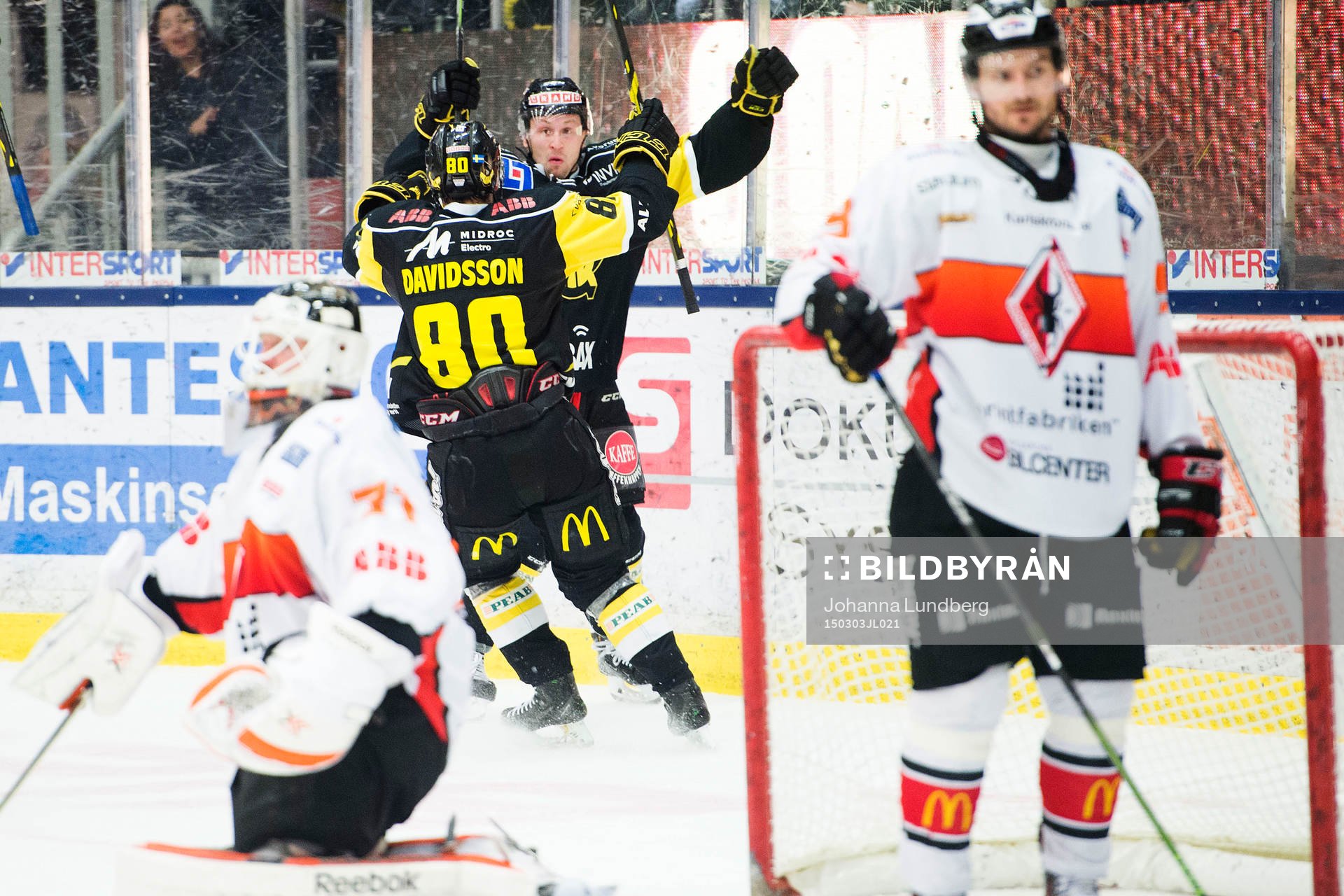 Västerås Dustin Johner gör 2-1 och jublar med Eddie