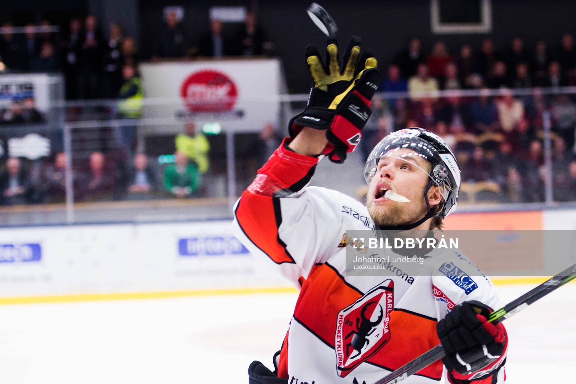 Karlskronas Mikael Kurki fångar pucken