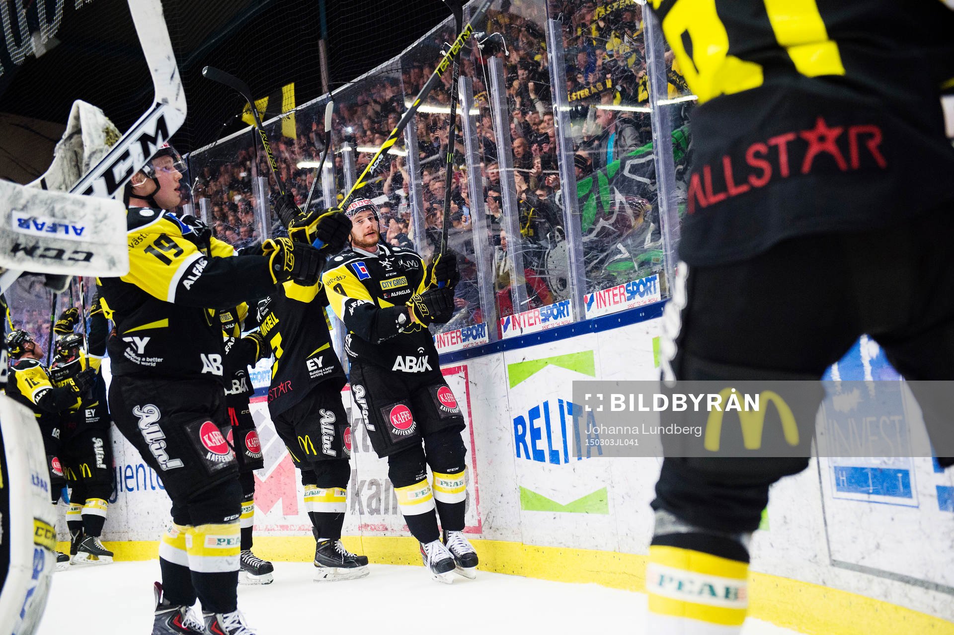 Västerås Erik Andersson och Jan Urbas jublar med publiken