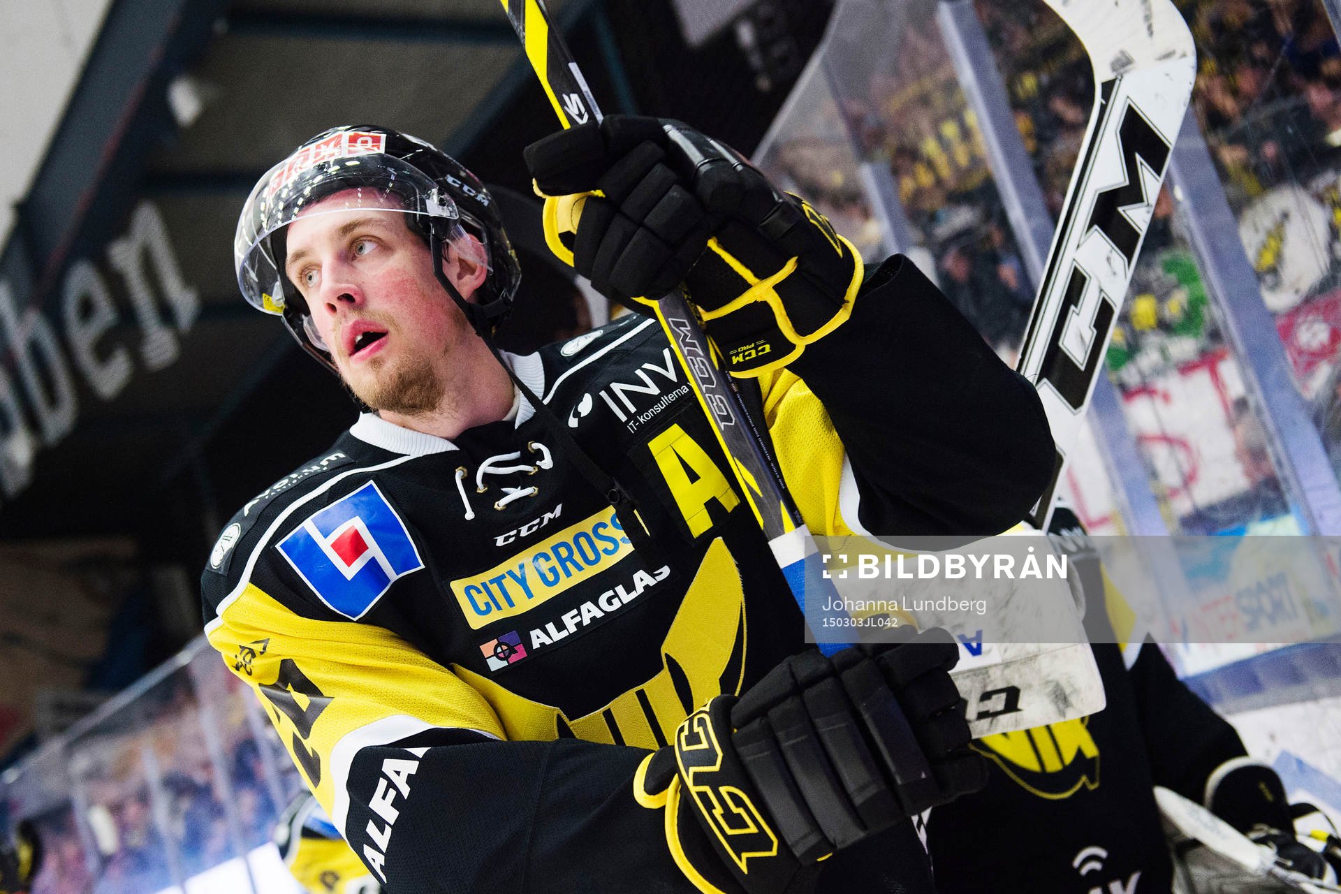 Västerås Johan Jonsson jublar med publiken