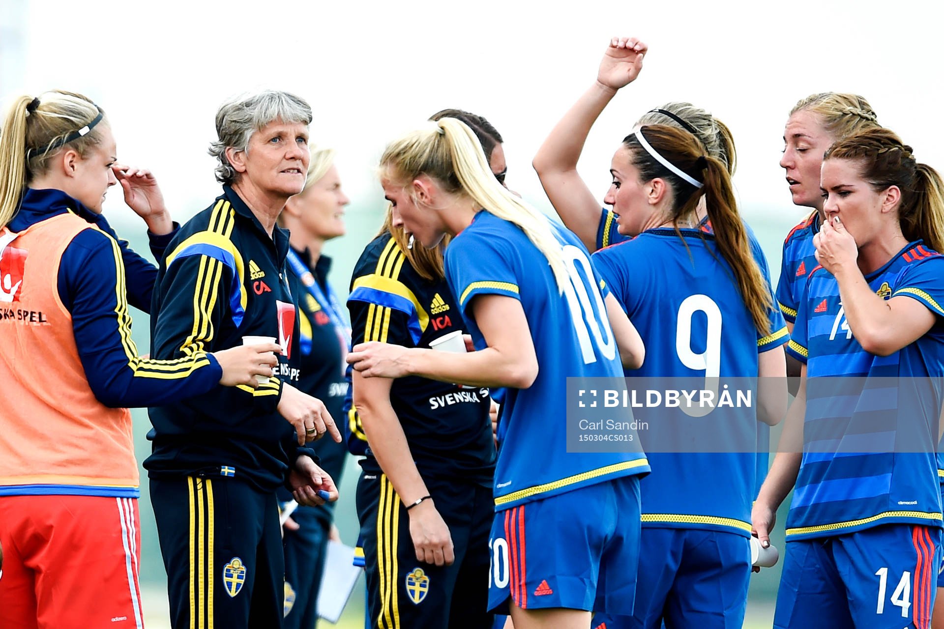Sveriges förbundskapten Pia Sundhage coachar