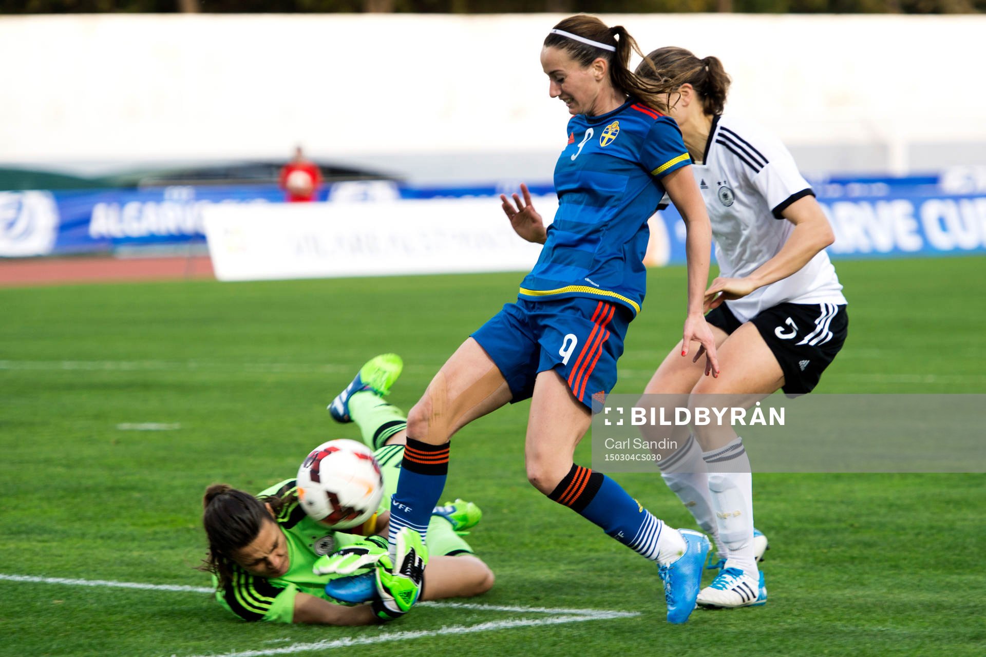 Sandvikens Kosovare Asllani oroar framför Tysklands