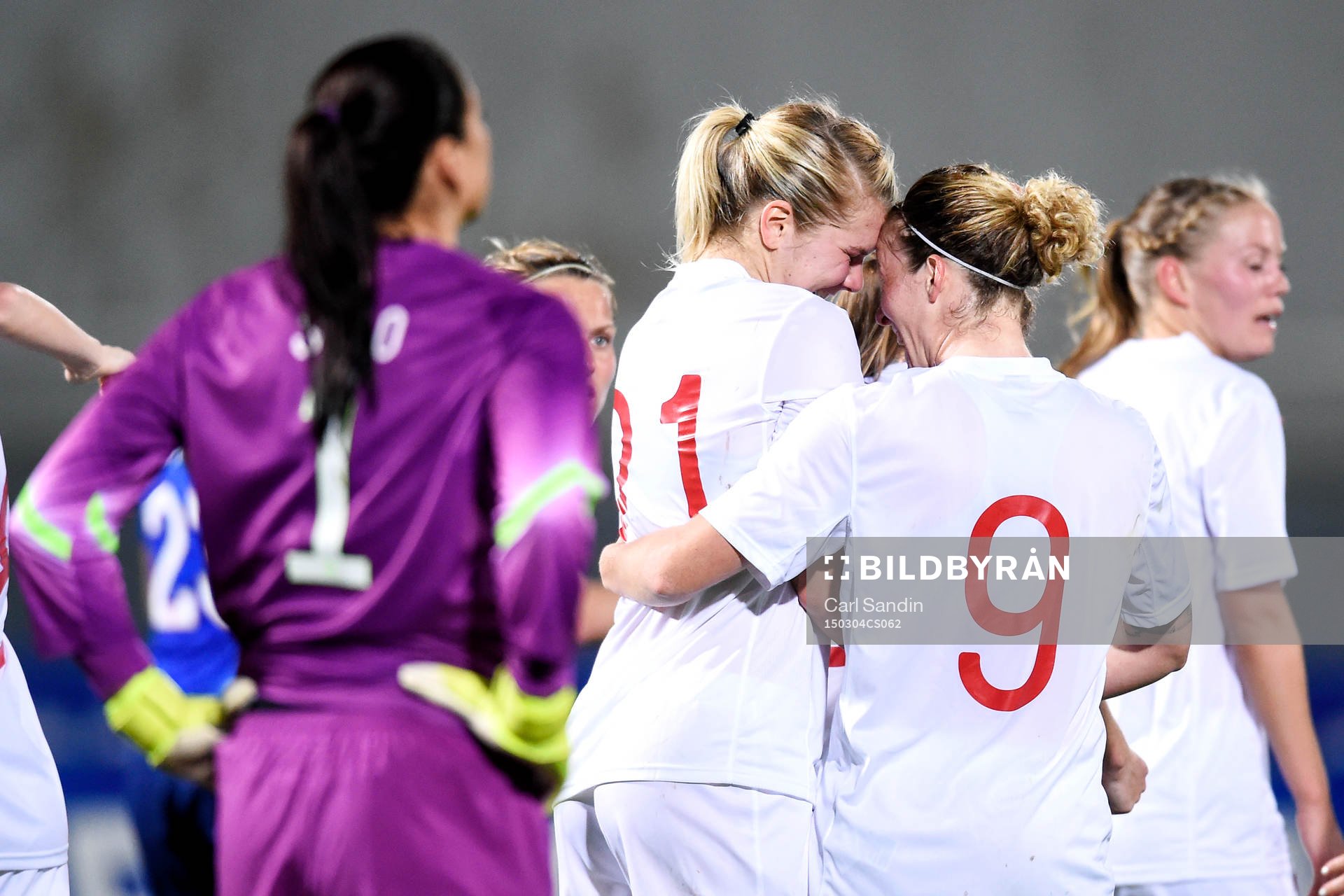 Norges Ada S. Hegerberg och Isabell Herlovsen jublar och