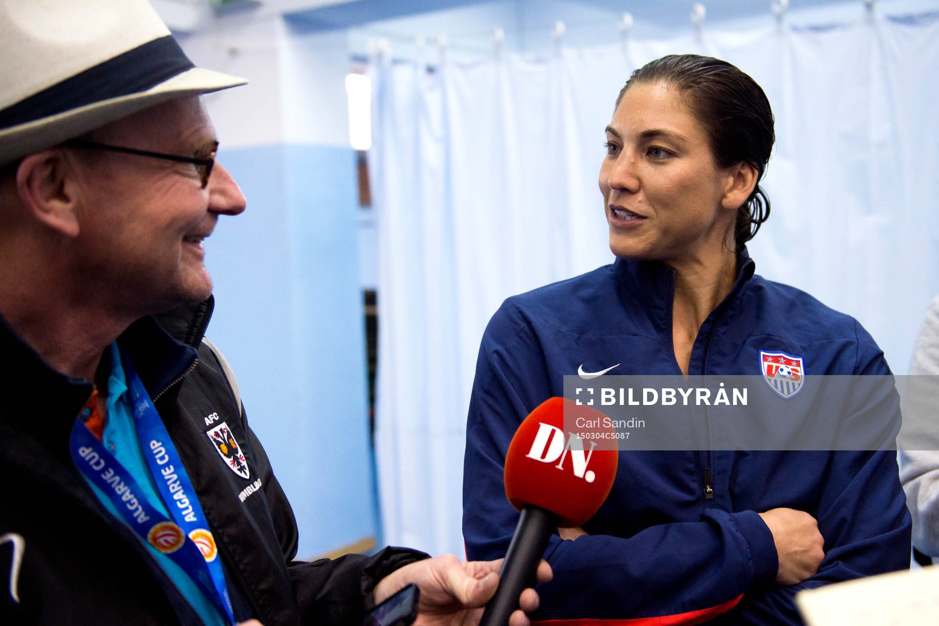 USA:s målvakt Hope Solo blir intervjuad efter en fotbollsmatch i Algarve Cup mellan Norge och USA den 4 mars 2015 i Vila Real de Santo Antonio, Portugal.