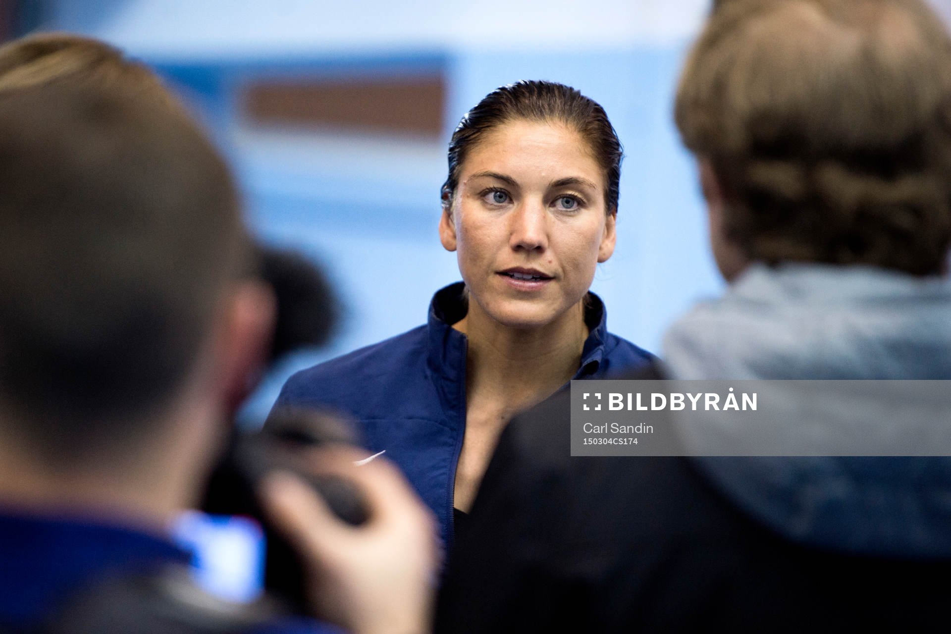 USA:s målvakt Hope Solo blir intervjuad efter en fotbollsmatch i Algarve Cup mellan Norge och USA den 4 mars 2015 i Vila Real de Santo Antonio, Portugal.