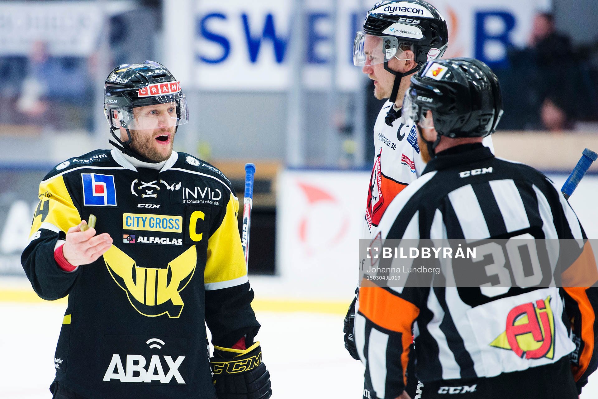 Västerås Per Helmersson ropar på domare Johan Häll