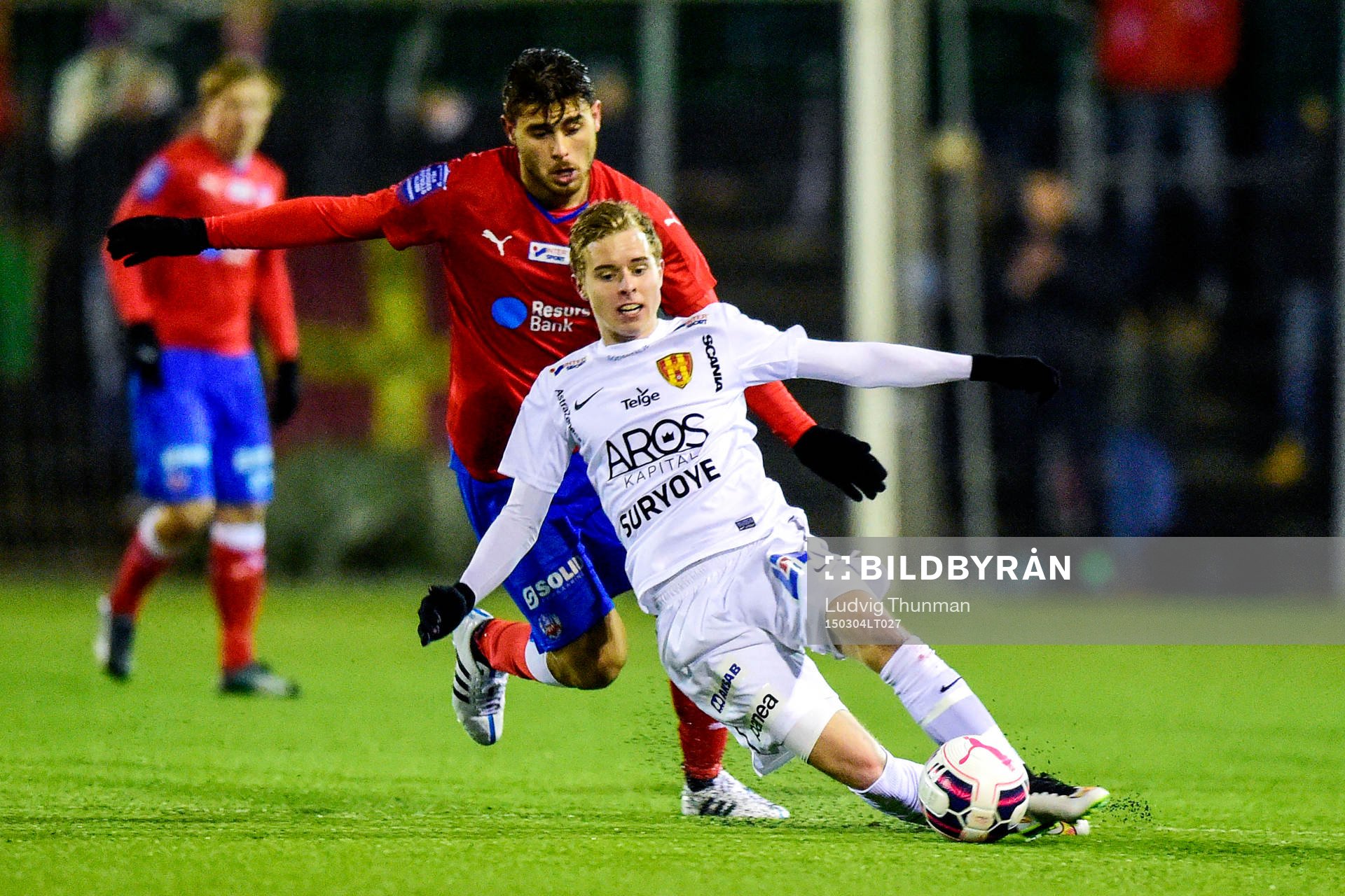 Helsingborgs Astrit Ajdarevic och Syrianskas Victor Wernersson under matchen i Svenska Cupen mellan Helsingborg och Syrianska den 4 mars 2015 i Helsingborg.
