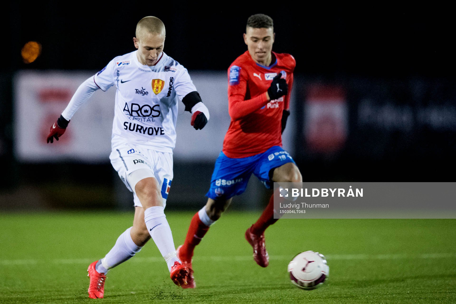 Helsingborgs Jordan Larsson jagar Syrianskas Alexander Michel under matchen i Svenska Cupen mellan Helsingborg och Syrianska den 4 mars 2015 i Helsingborg.