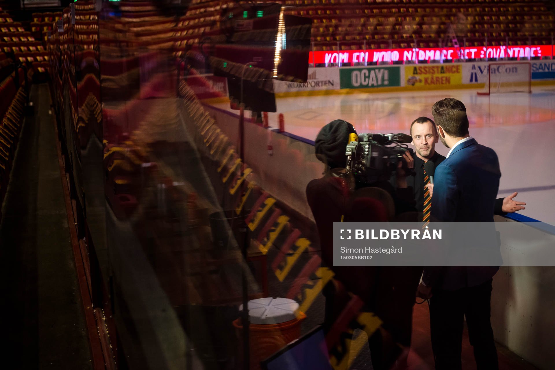 Brynäs tränare Thomas Berglund blir intervjuad utav Cmore
