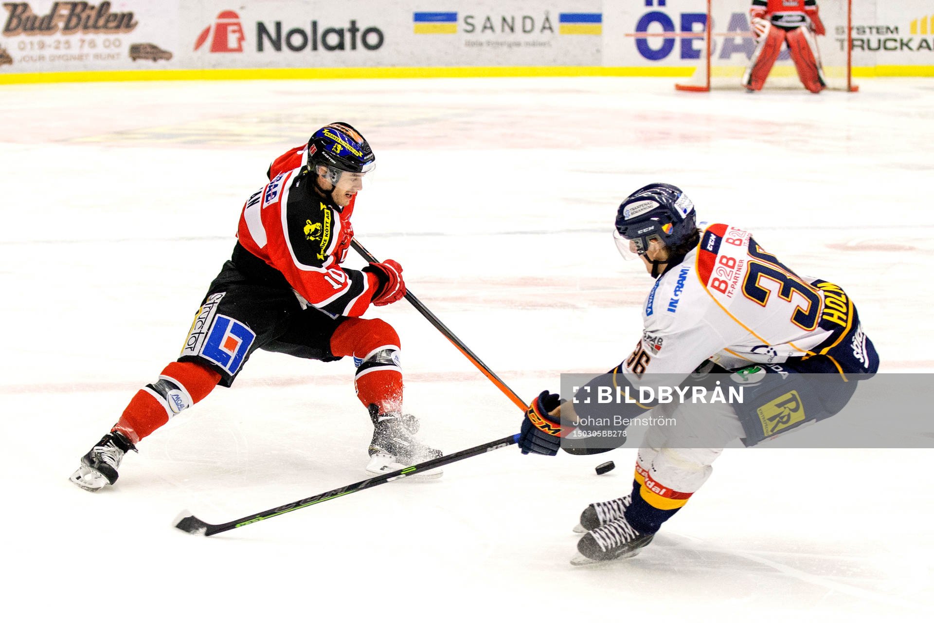 Örebros Derek Ryan och Djurgårdens Philip Holm