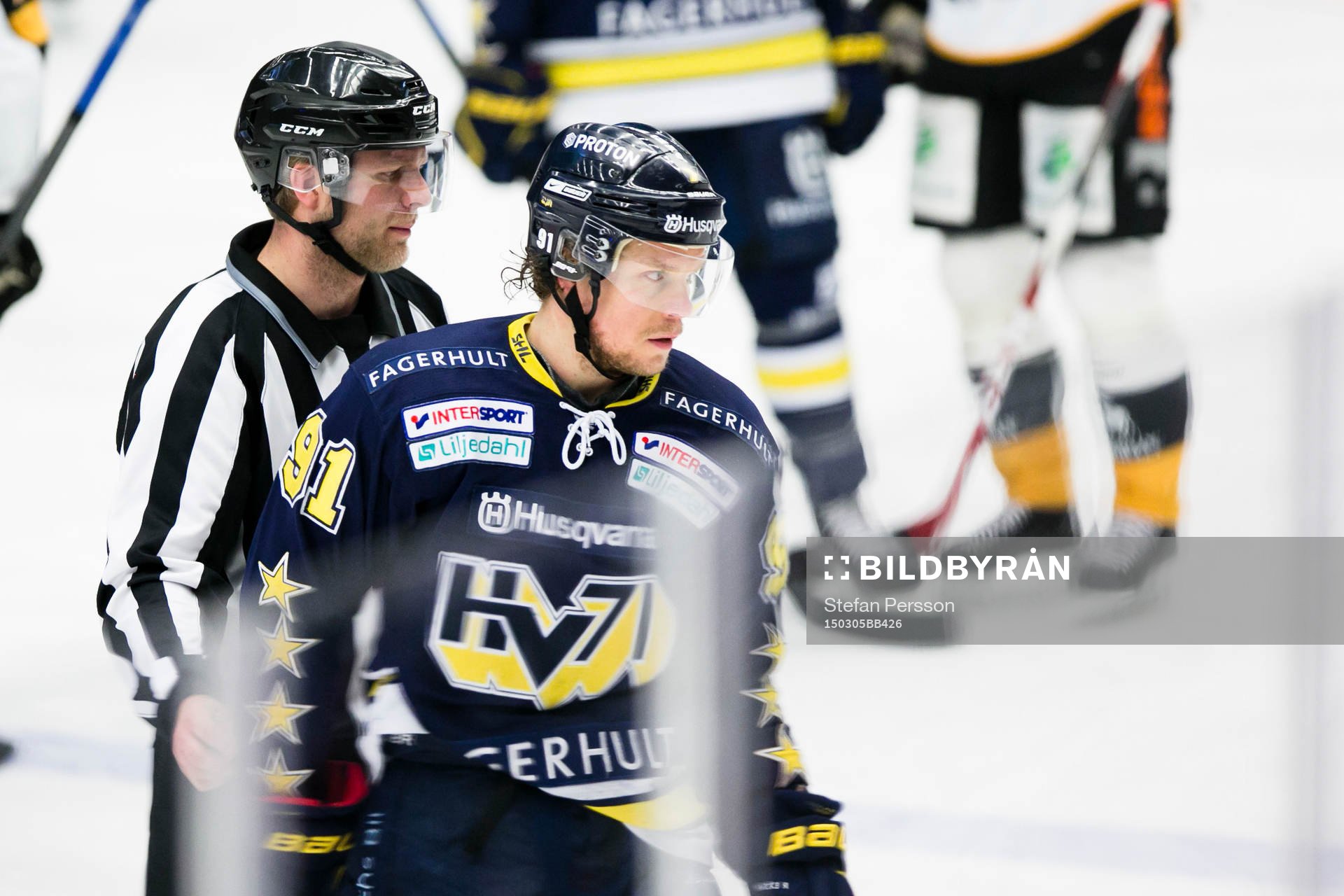 s Andreas Jämtin visas till utvisningsbåset
