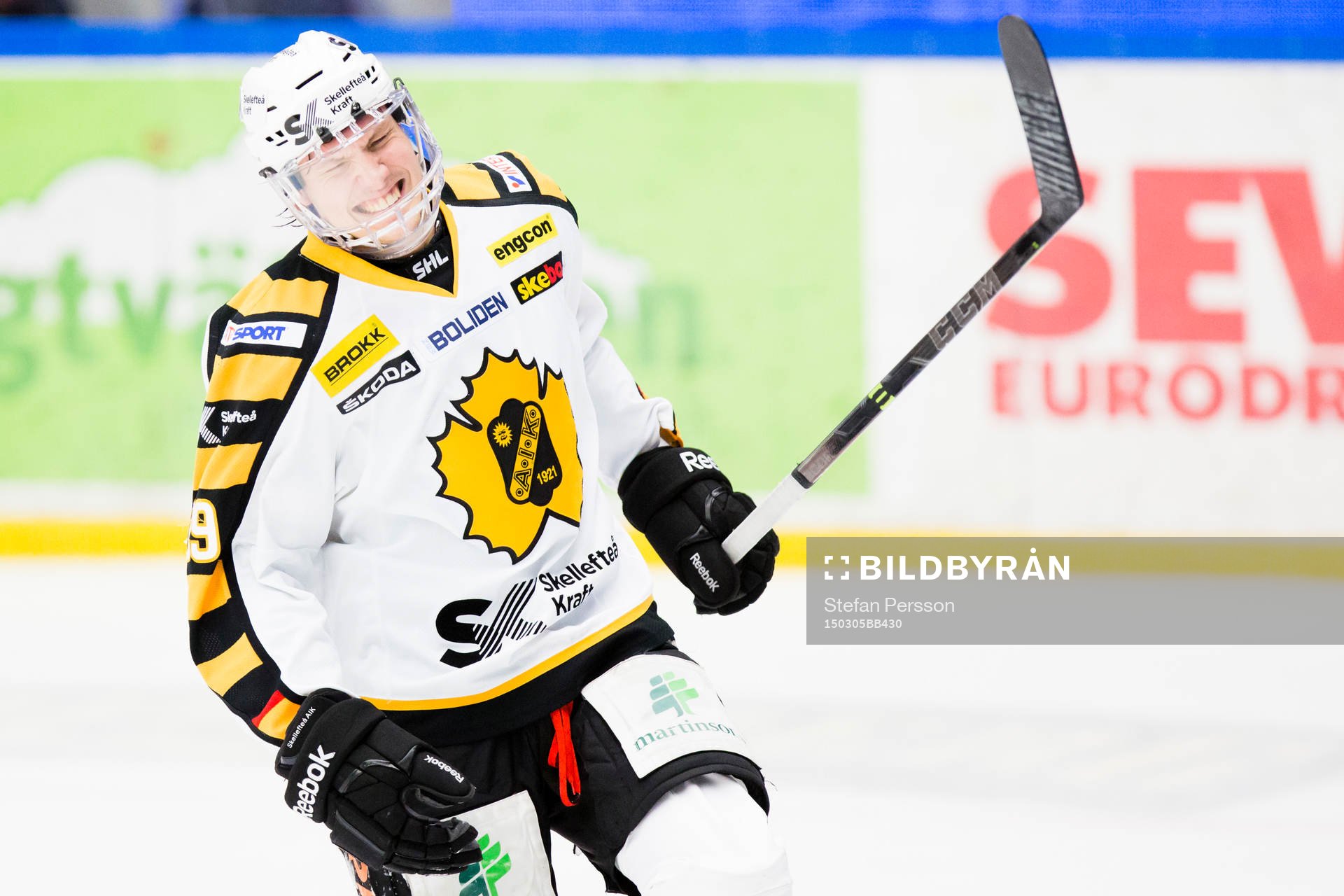 Skellefteås Oskar Sundqvist grimaserar när han åker mot
