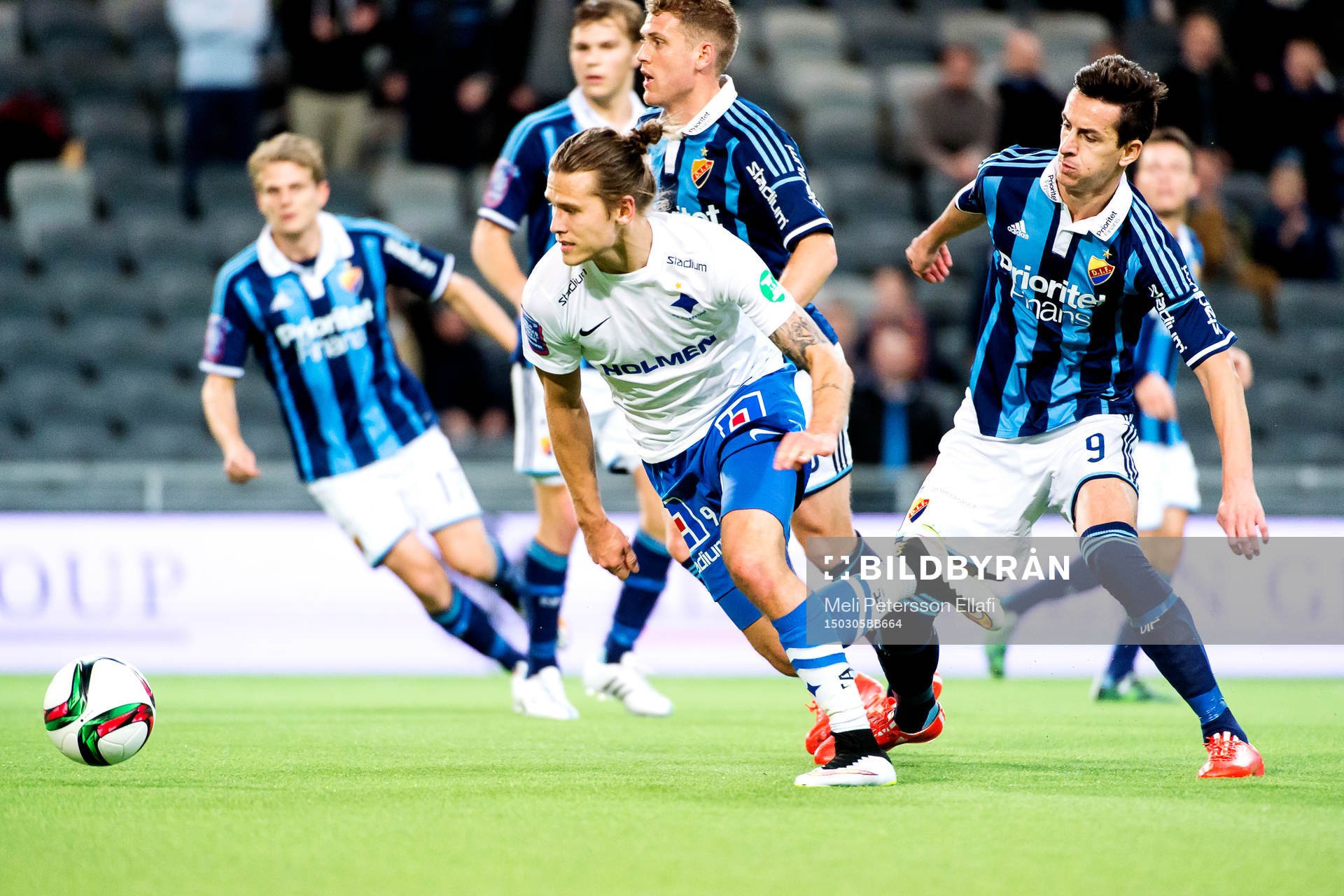 Norrköpings Arnor Ingvi Traustason och Djurgårdens Haris Radetinac under fotbollsmatchen i Svenska cupen mellan Djurgården och Norrköping den 05 mars 2015 i Stockholm.