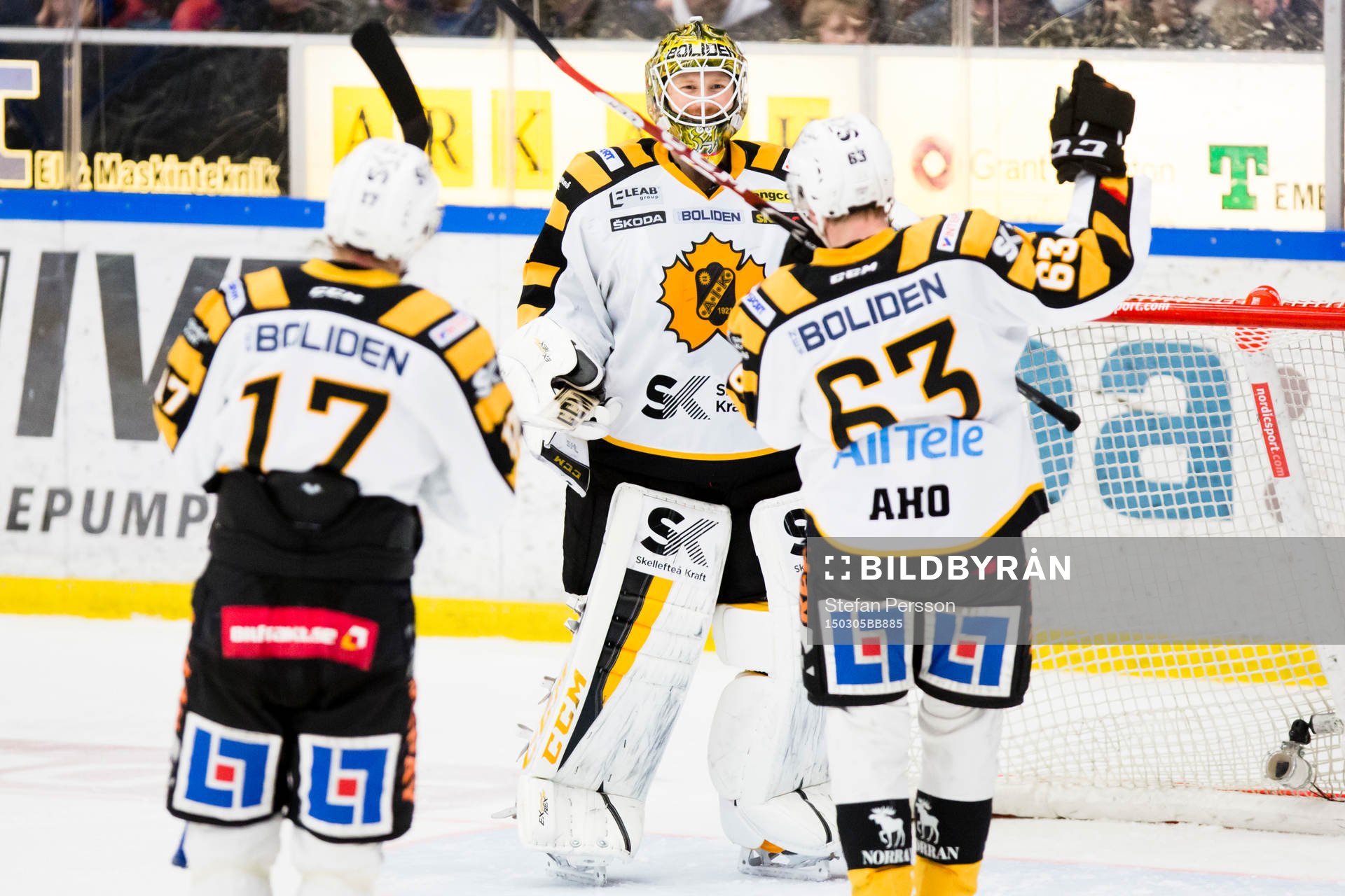 Skellefteås Pär Lindholm, målvakt Erik Hanses och