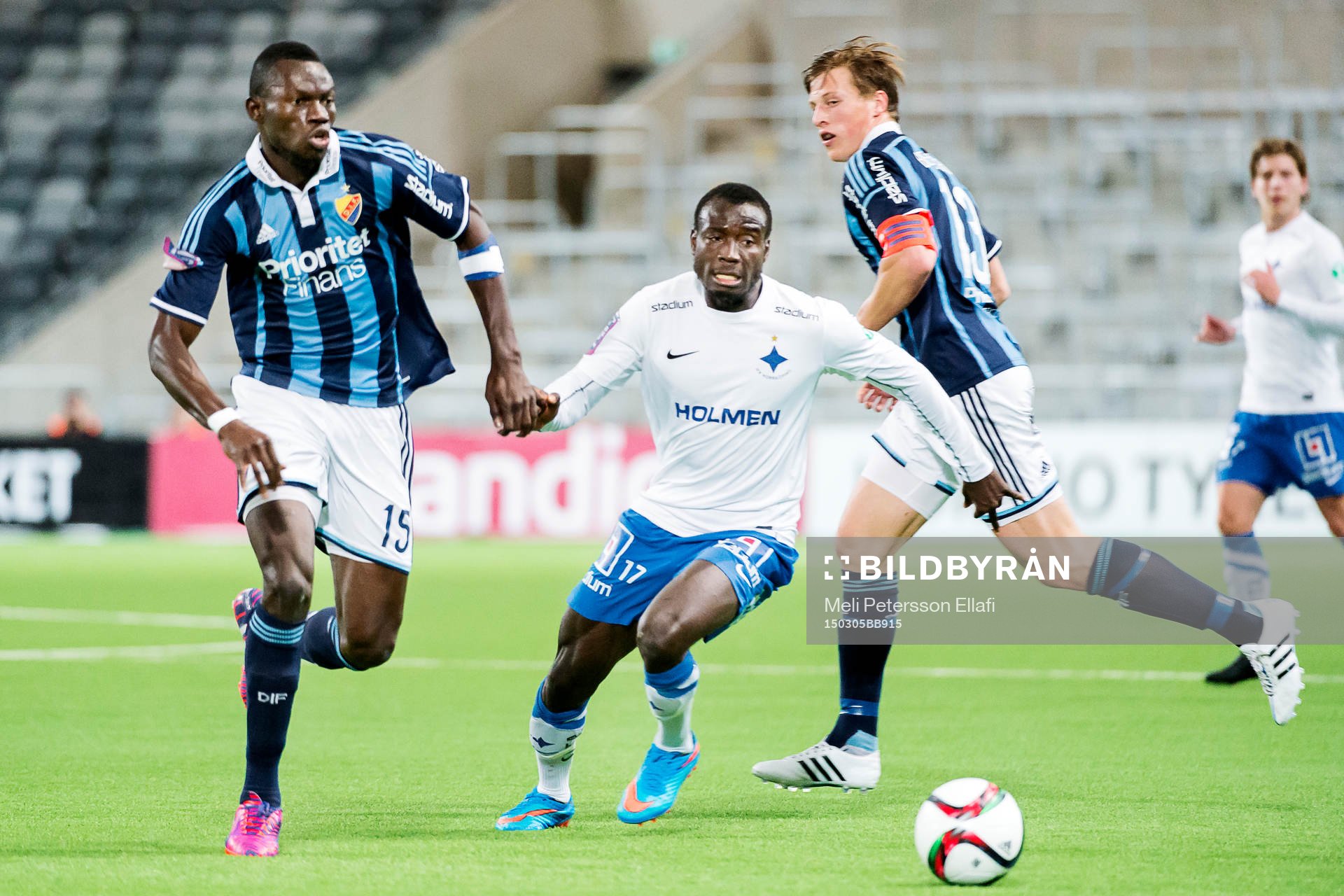 Djurgårdens Omar Colley och Norrköpings Alhaji Kamara i