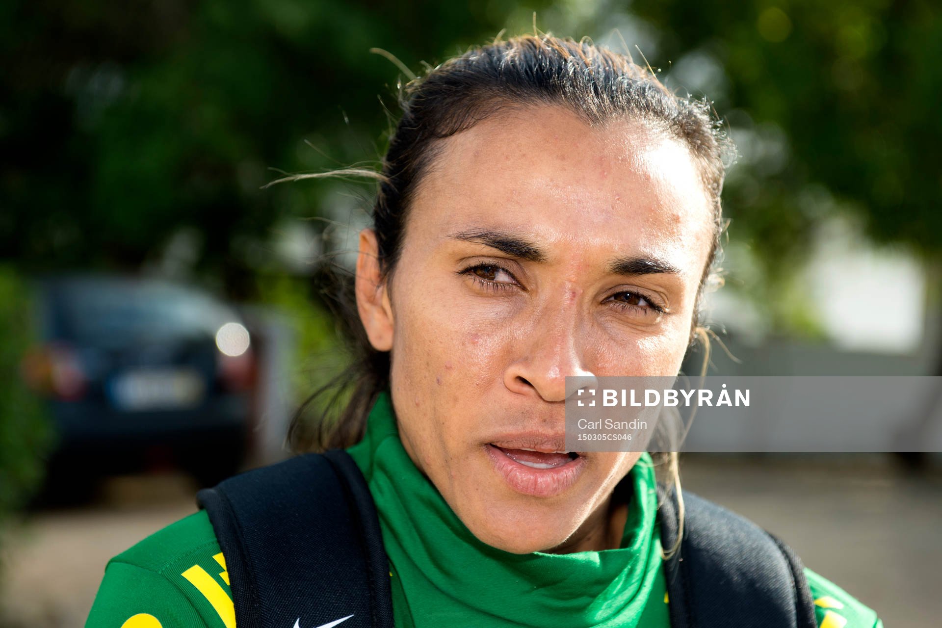Brasiliens Marta Vieira da Silva blir intervjuad efter en träning med det brasilianska landslaget i fotboll den 5 mars 2015 i Albufeira, Portugal.
