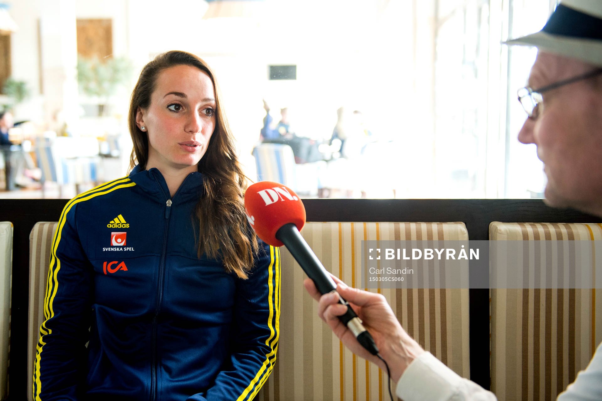 Sveriges Kosovare Asllani blir intervjuad