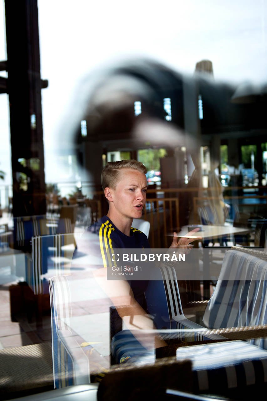 Sveriges Nilla Fischer blir intervjuad