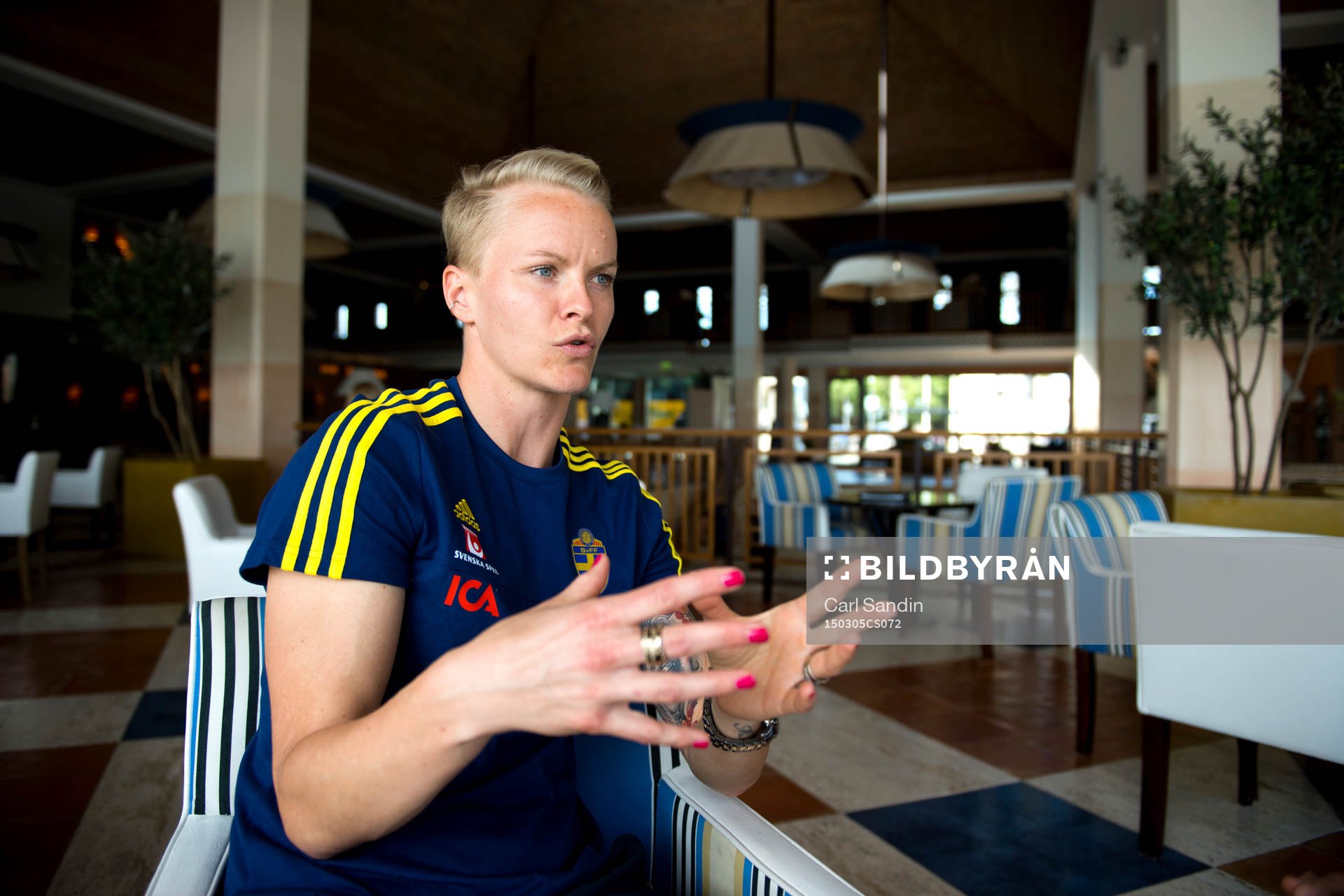 Sveriges Nilla Fischer blir intervjuad