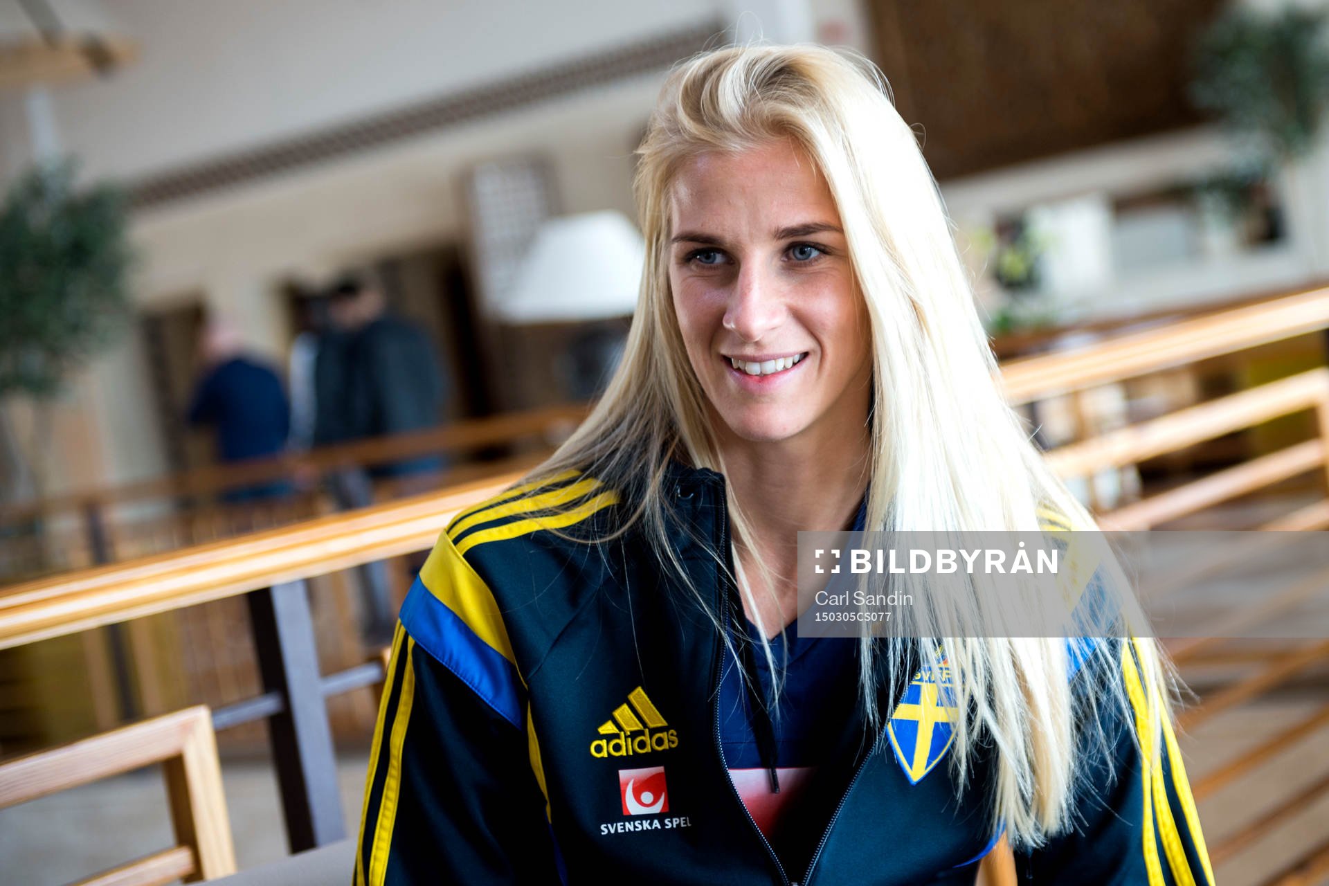 Sveriges Sofia Jakobsson blir intervjuad efter en träning med det svenska landslaget i fotboll den 5 mars 2015 i Vila Real de Santo Antonio, Portugal.