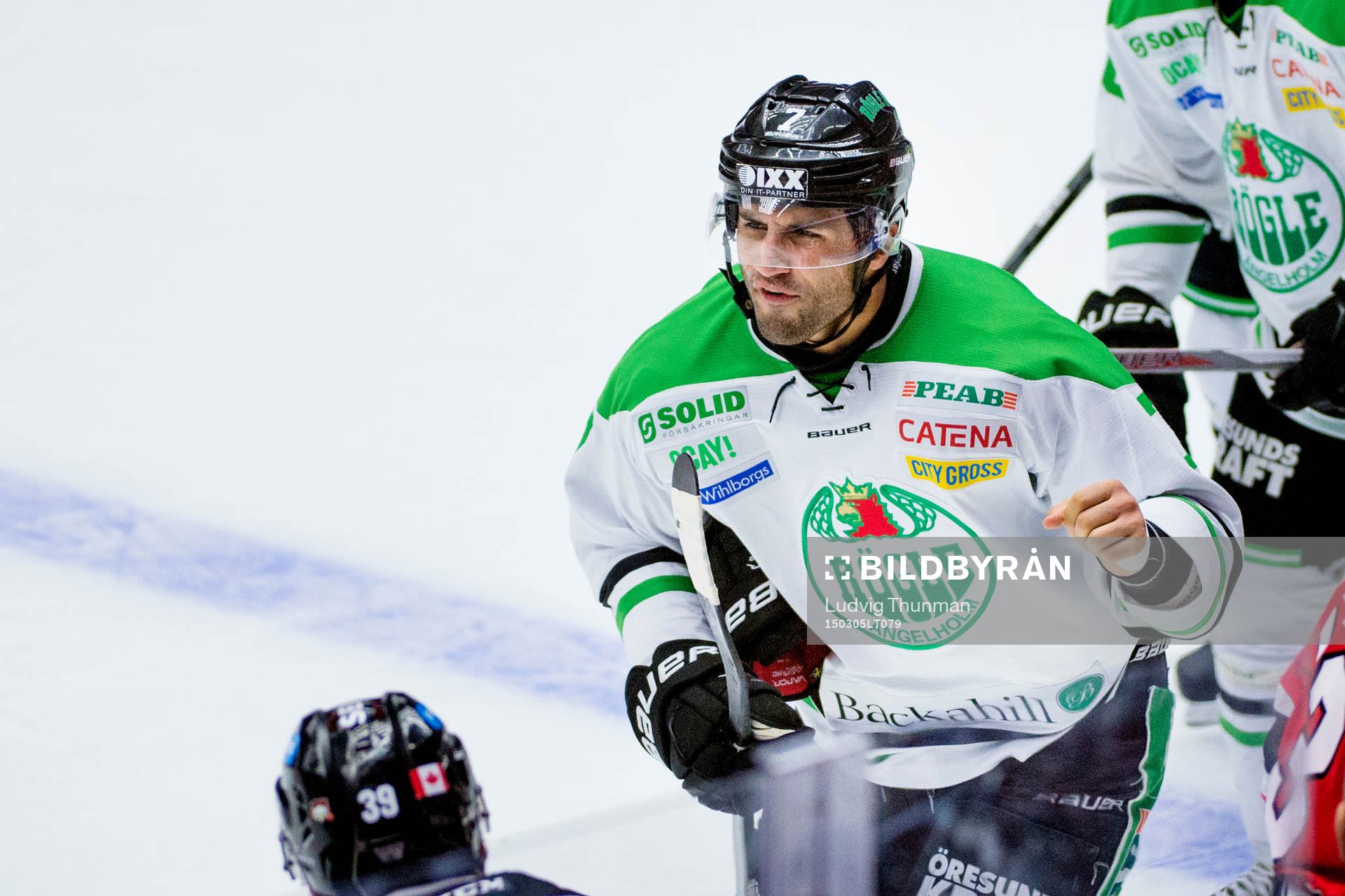 Rögles Andre Deveaux  jublar