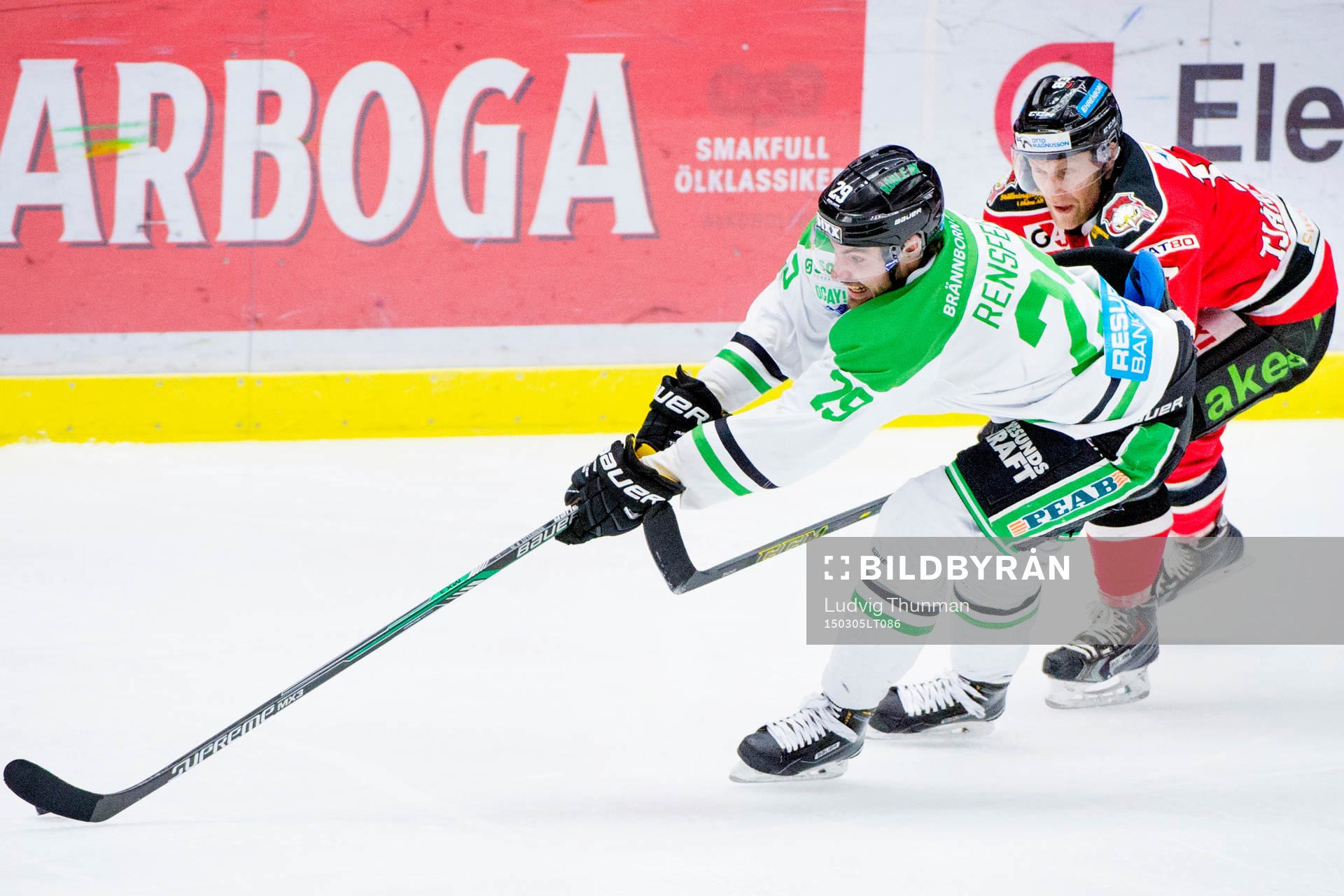 Rögles Ludvig Rensfeldt jagas av Malmö Redhawks Mathias
