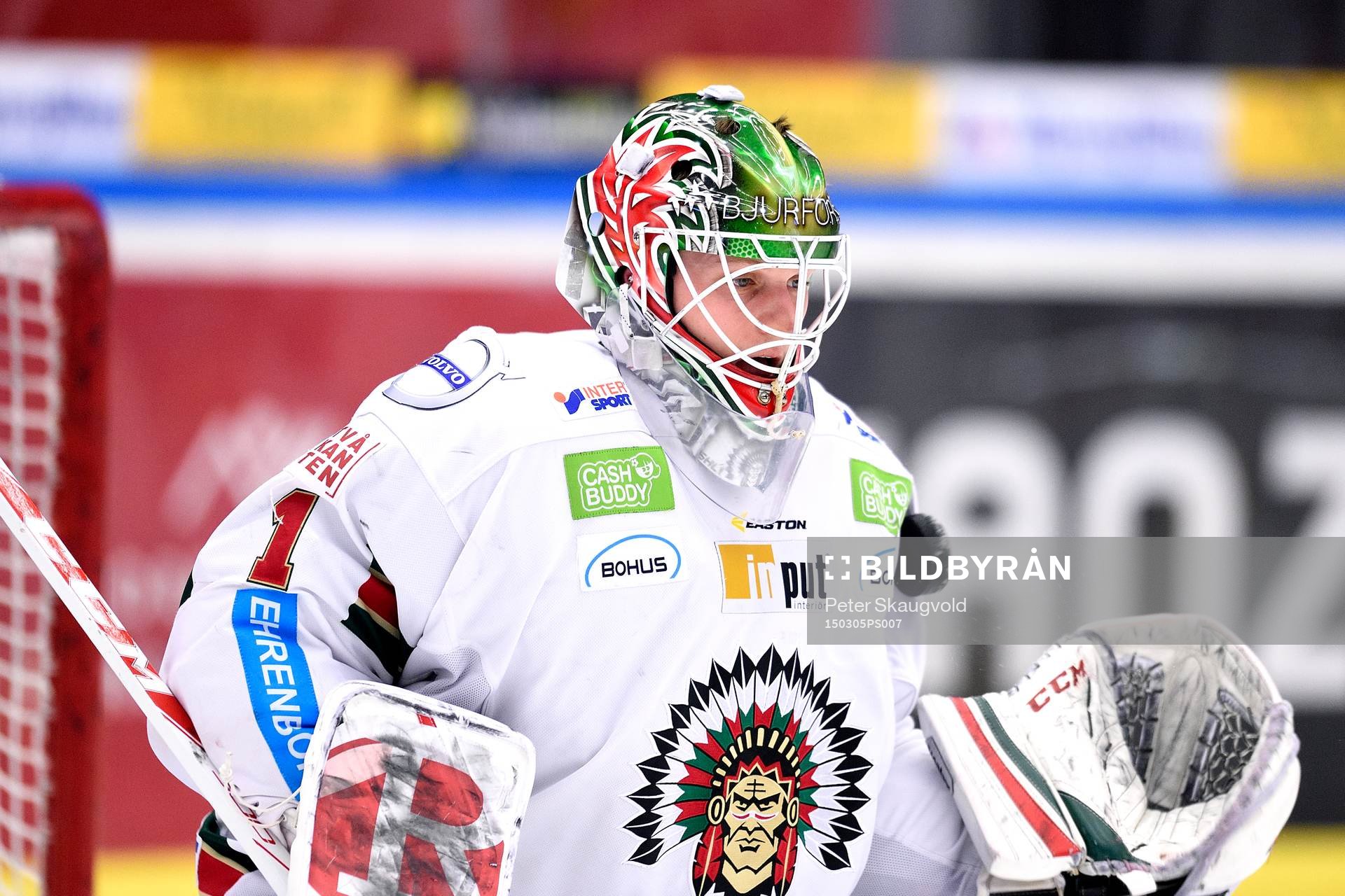 Frölundas målvakt Lars Johansson på uppvärmningen innan