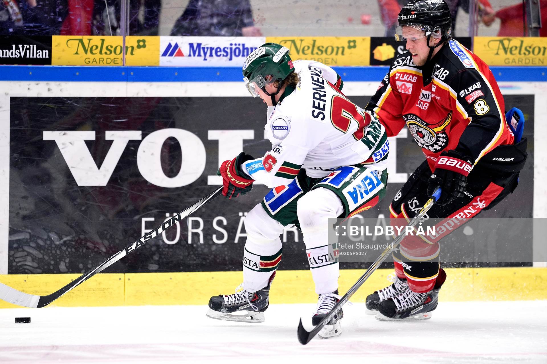 Frölundas Erik Karlsson jagas av Luleås Per