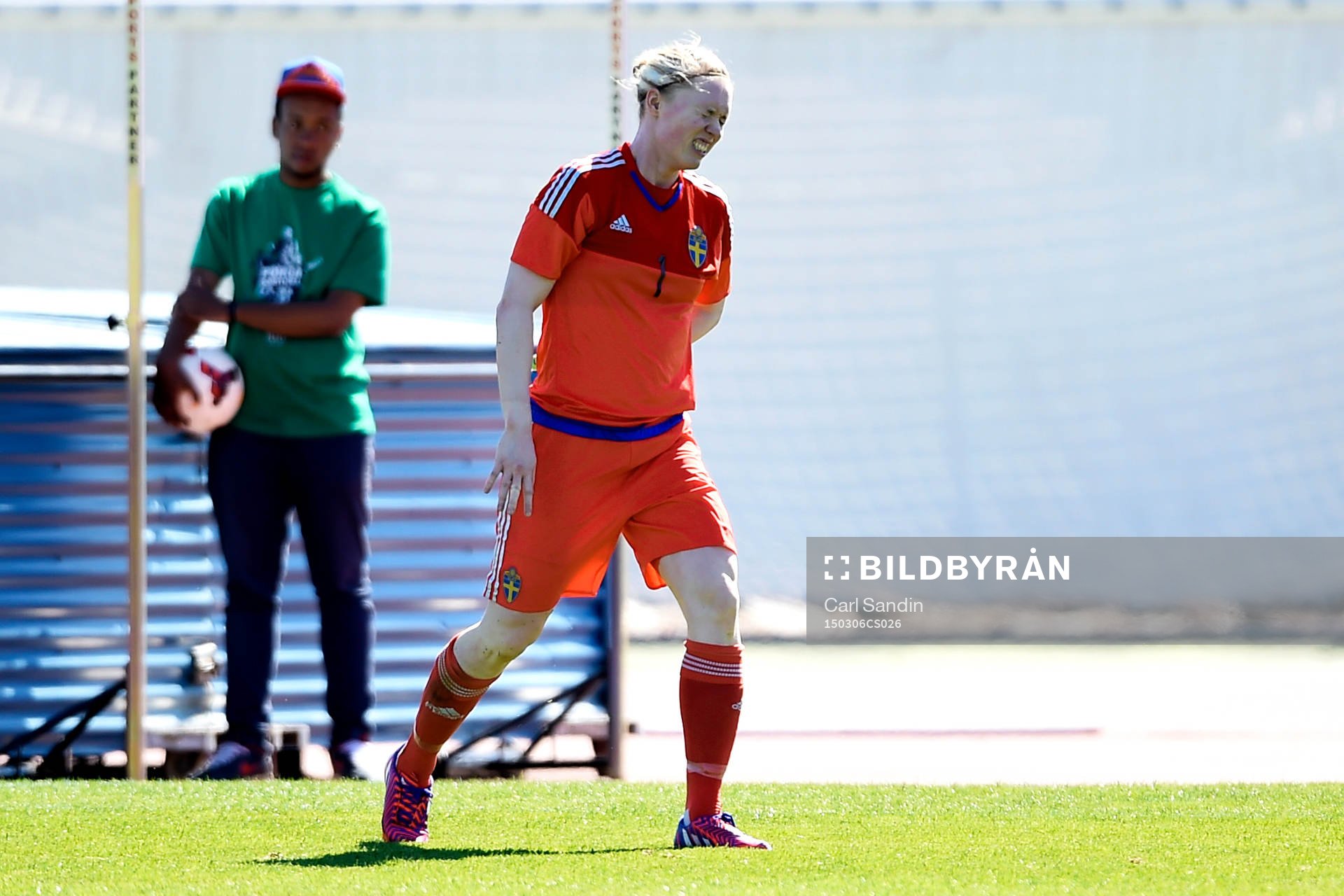 Sveriges målvakt Hedvig Lindahl skadar handen