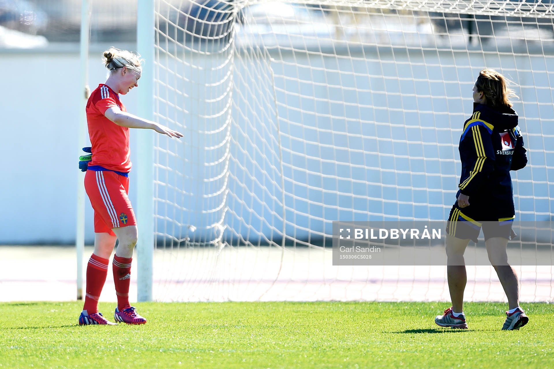 Sveriges målvakt Hedvig Lindahl skadar handen