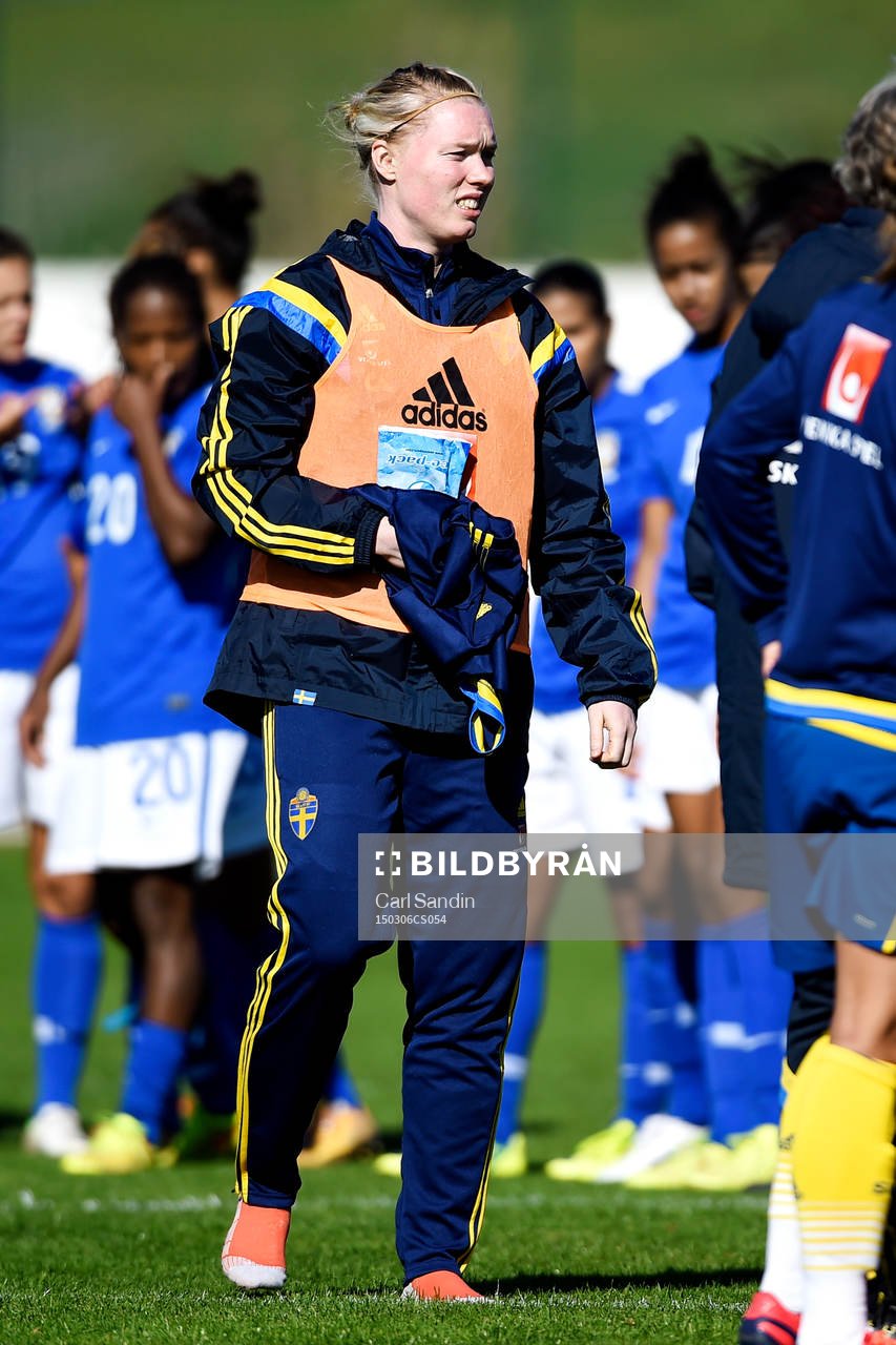 Sveriges målvakt Hedvig Lindahl med handen i bandage