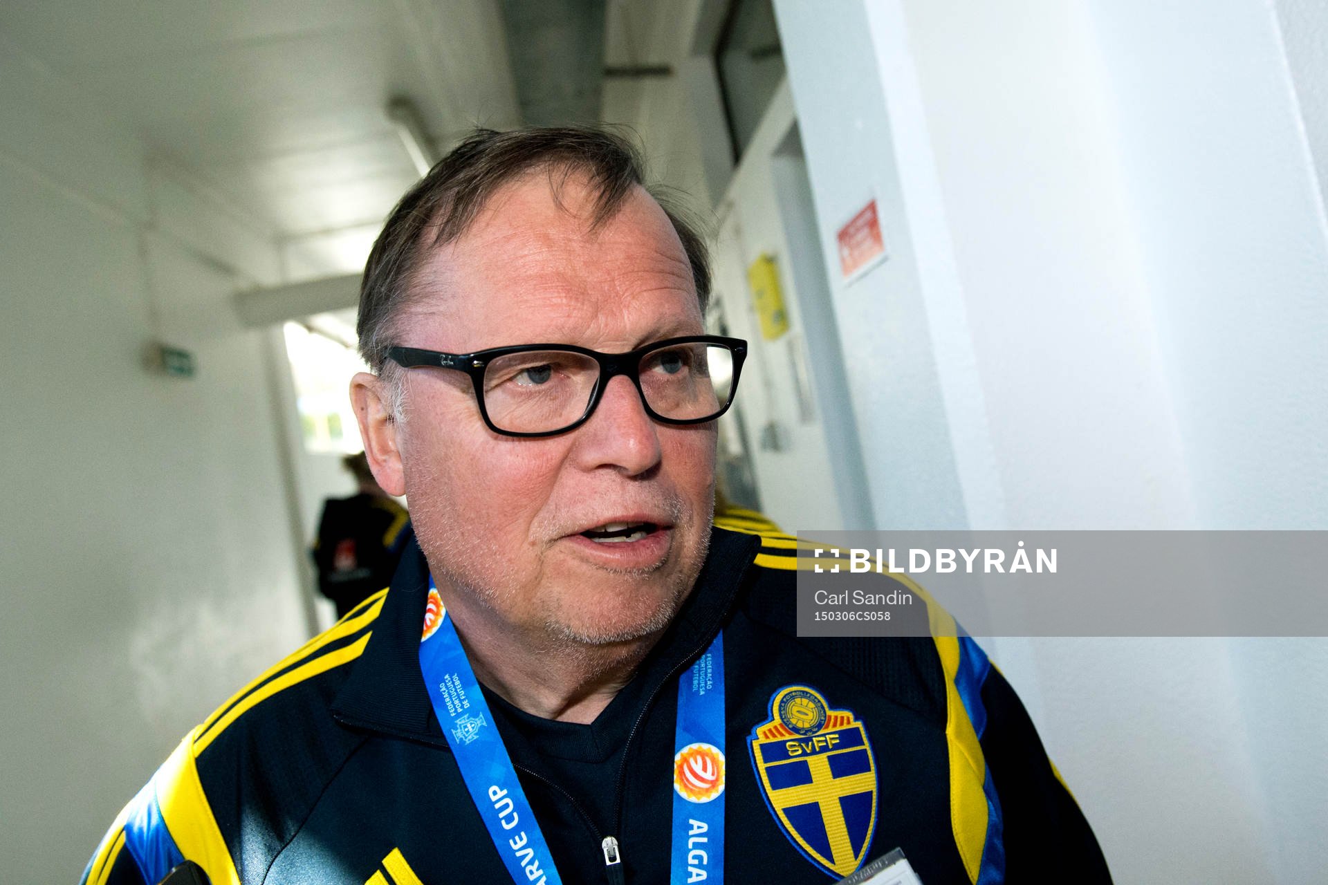 Sveriges läkare Yelverton Tegner blir intervjuad efter en fotbollsmatch i Algarve Cup mellan Sverige och Brasilien den 6 mars 2015 i Lagos.