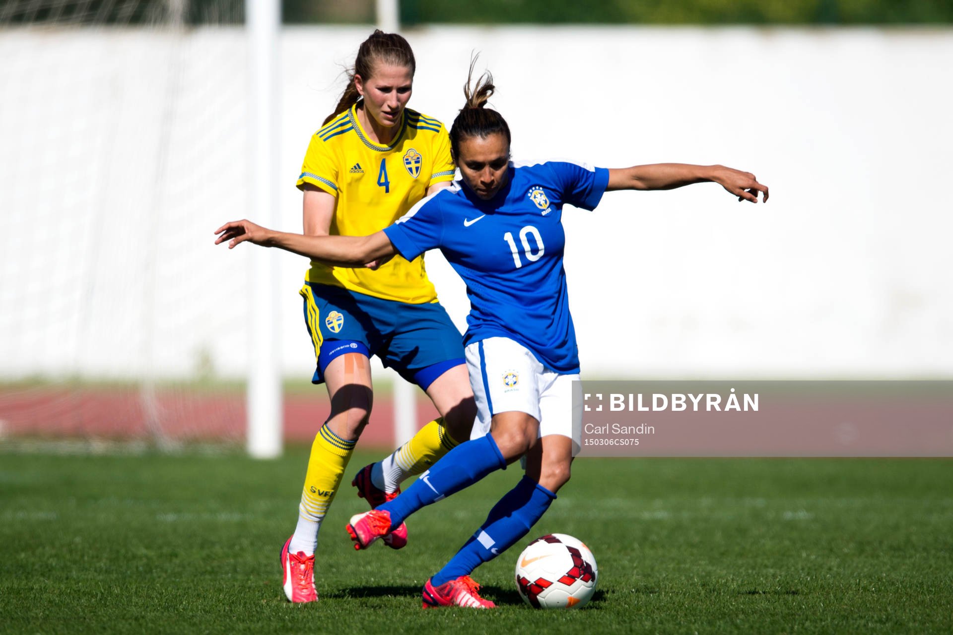 Sveriges Emma Berglund och Brasiliens Marta Silva