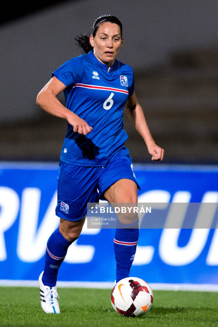 Islands Holmfridur Magnúsdottir under en fotbollsmatch i Algarve Cup mellan Island och Norge den 6 mars 2015 i Lagos.