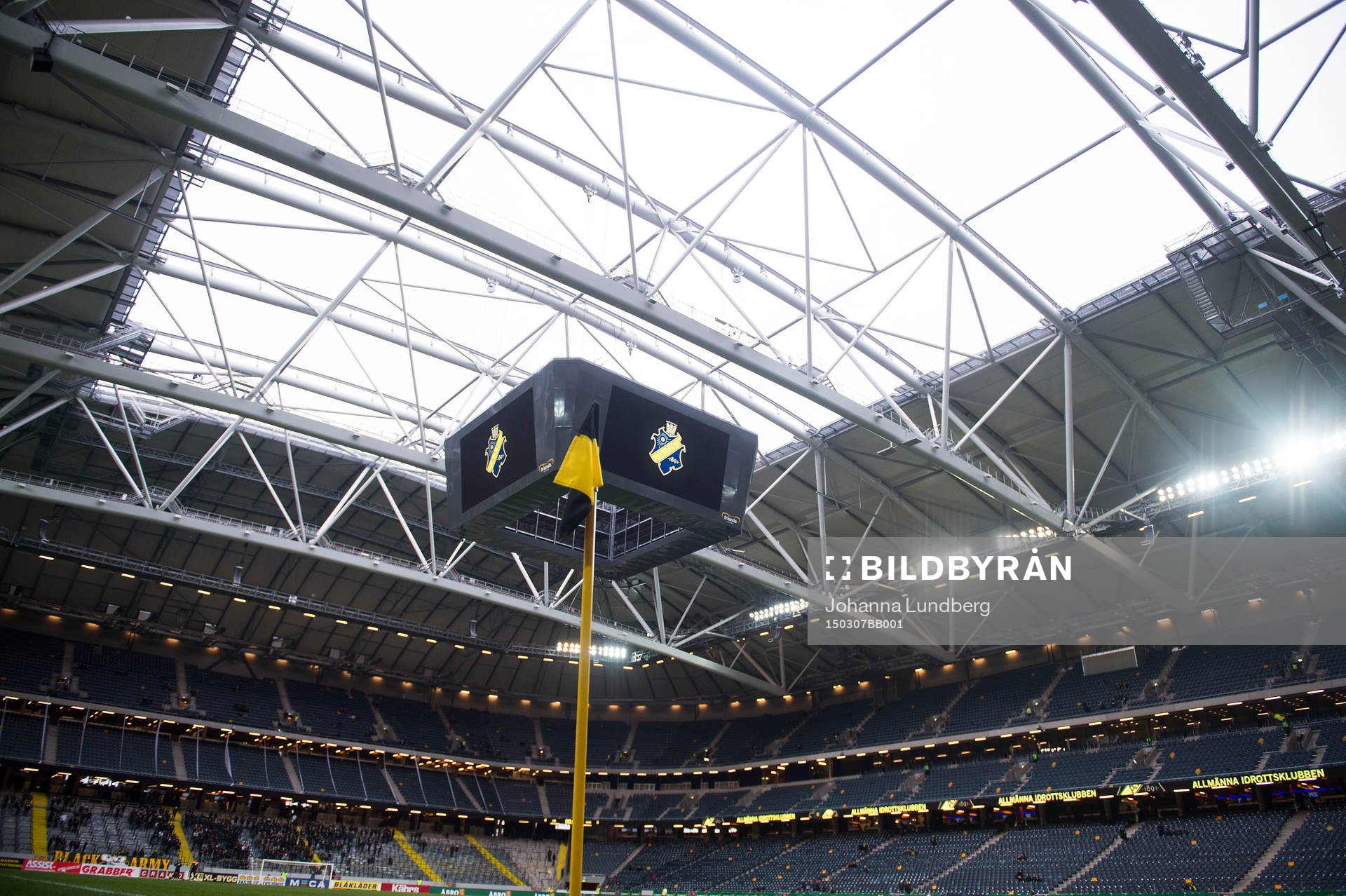 Taket är öppet på Friends arena