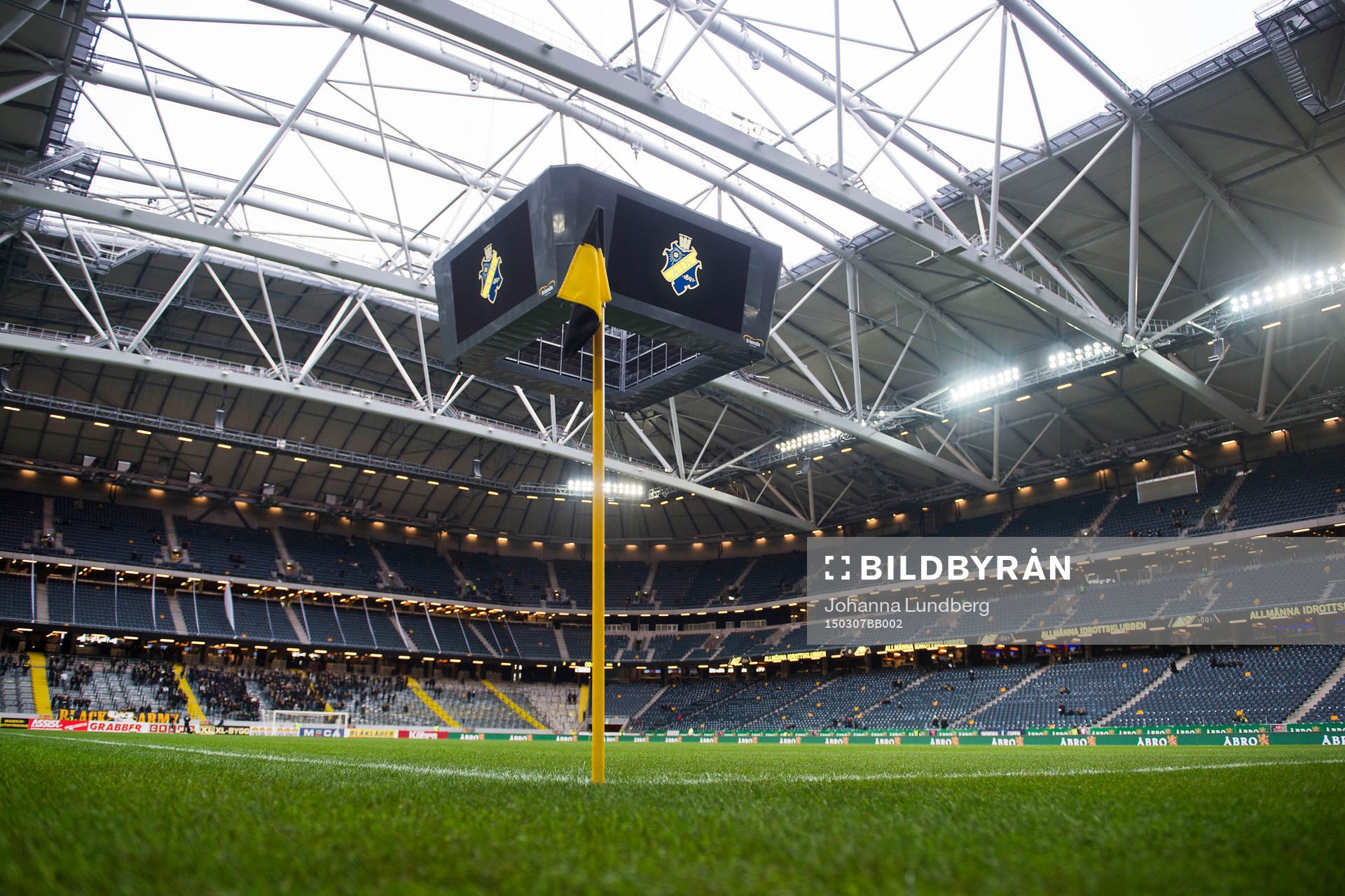 Taket är öppet på Friends arena