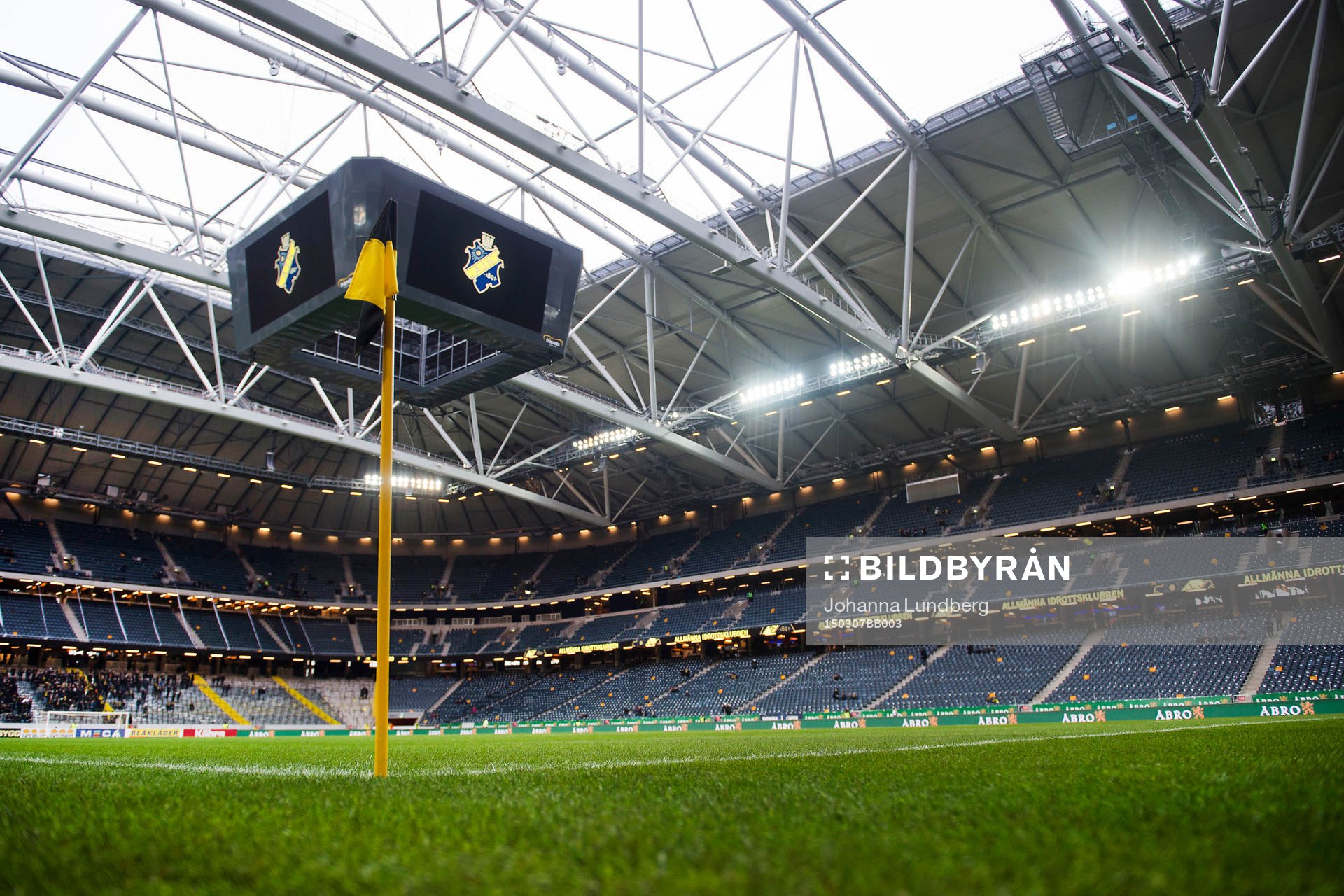 Taket är öppet på Friends arena