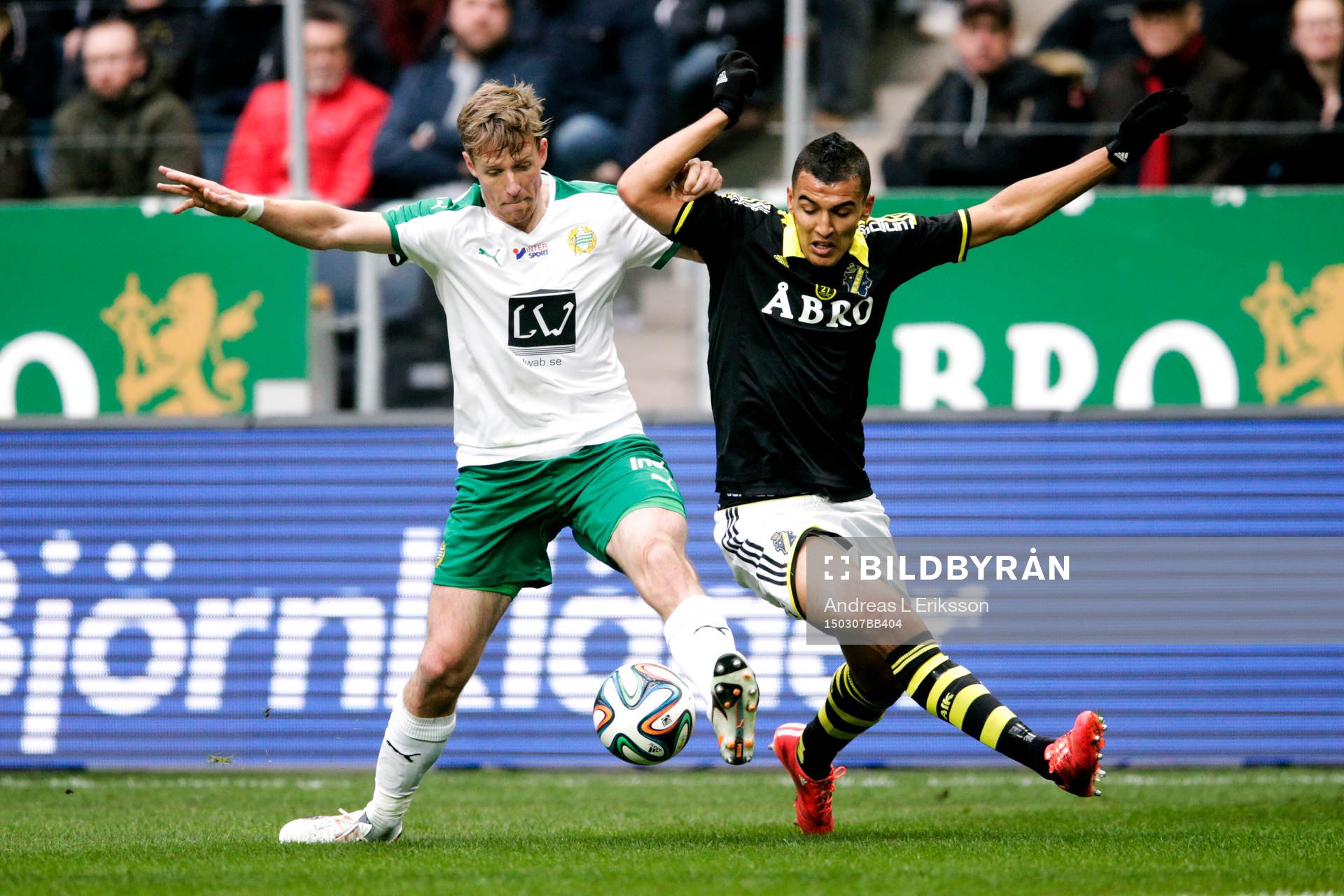 Hammarbys Jan Gunnar Solli och AIK:s Nabil Bahoui under fotbollsmatchen i Svenska cupen mellan AIK och Hammarby den 7 mars 2015 i Stockholm.