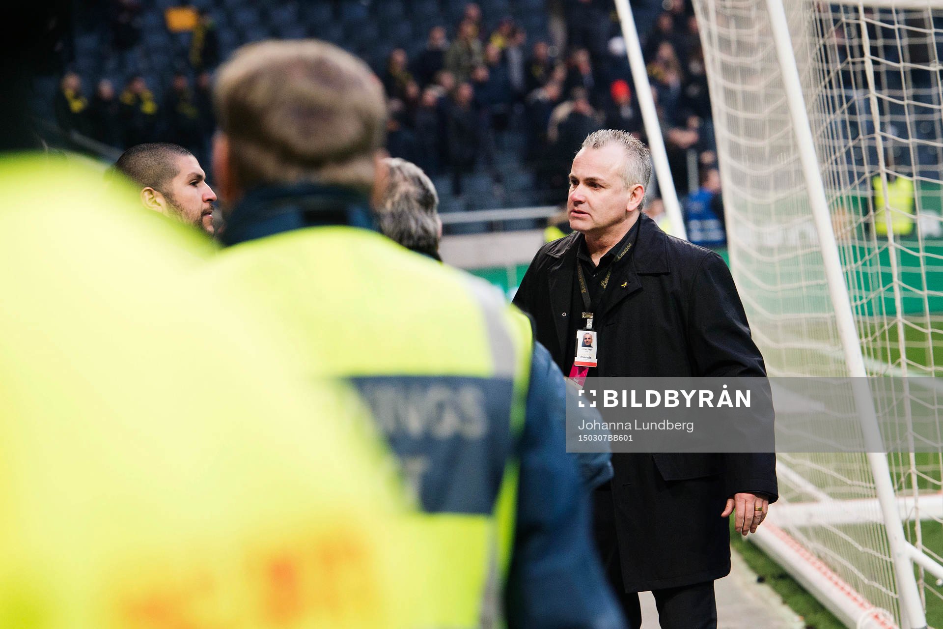 s vd Johan Segui pratar med supportrar