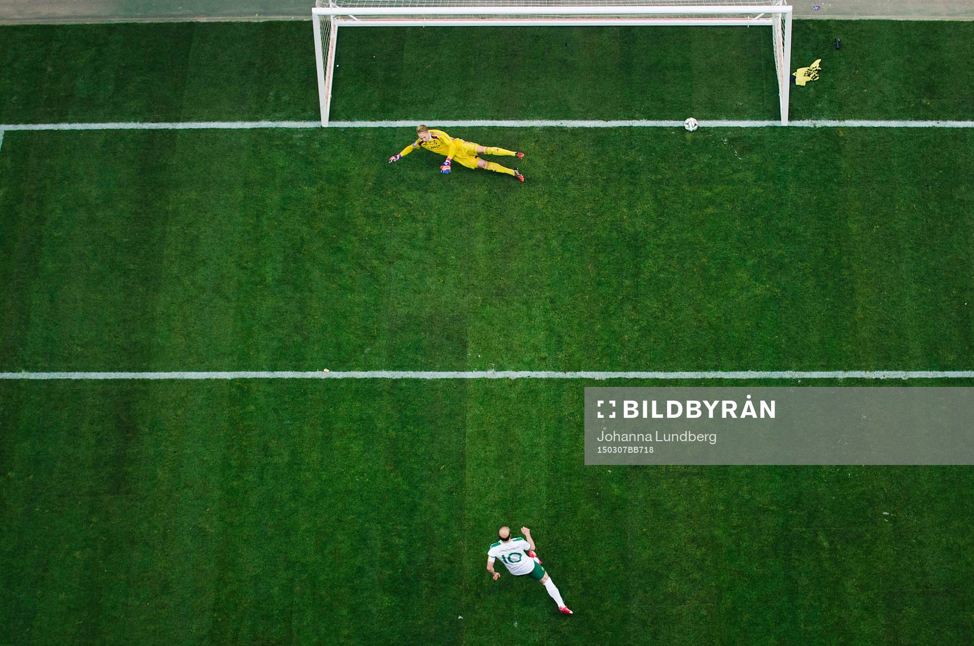 Hammarbys Kennedy Bakircioglu slår in 1-1 på straff bakom