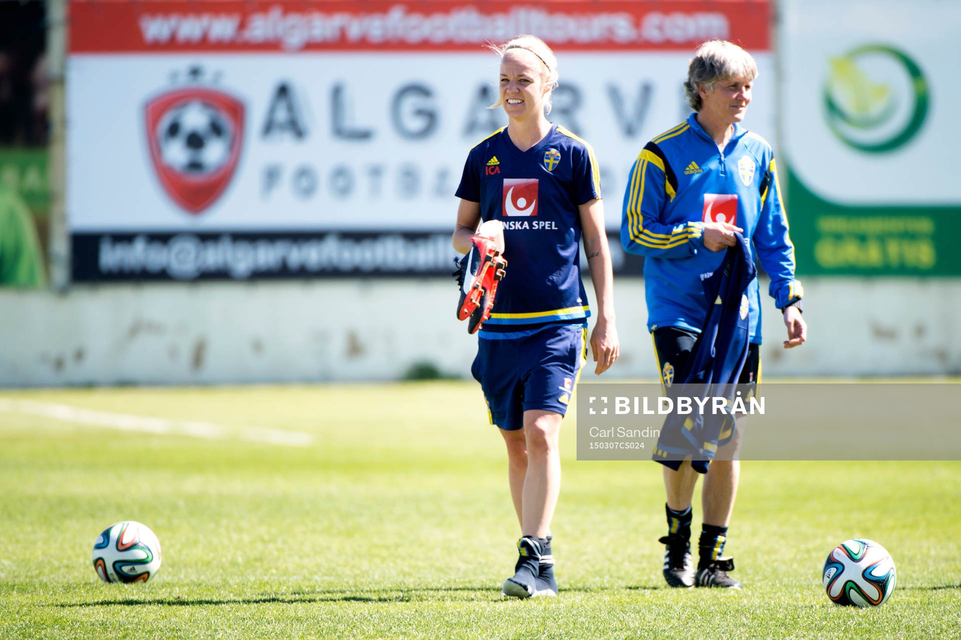Sveriges Caroline Seger och förbundskapten Pia Sundhage