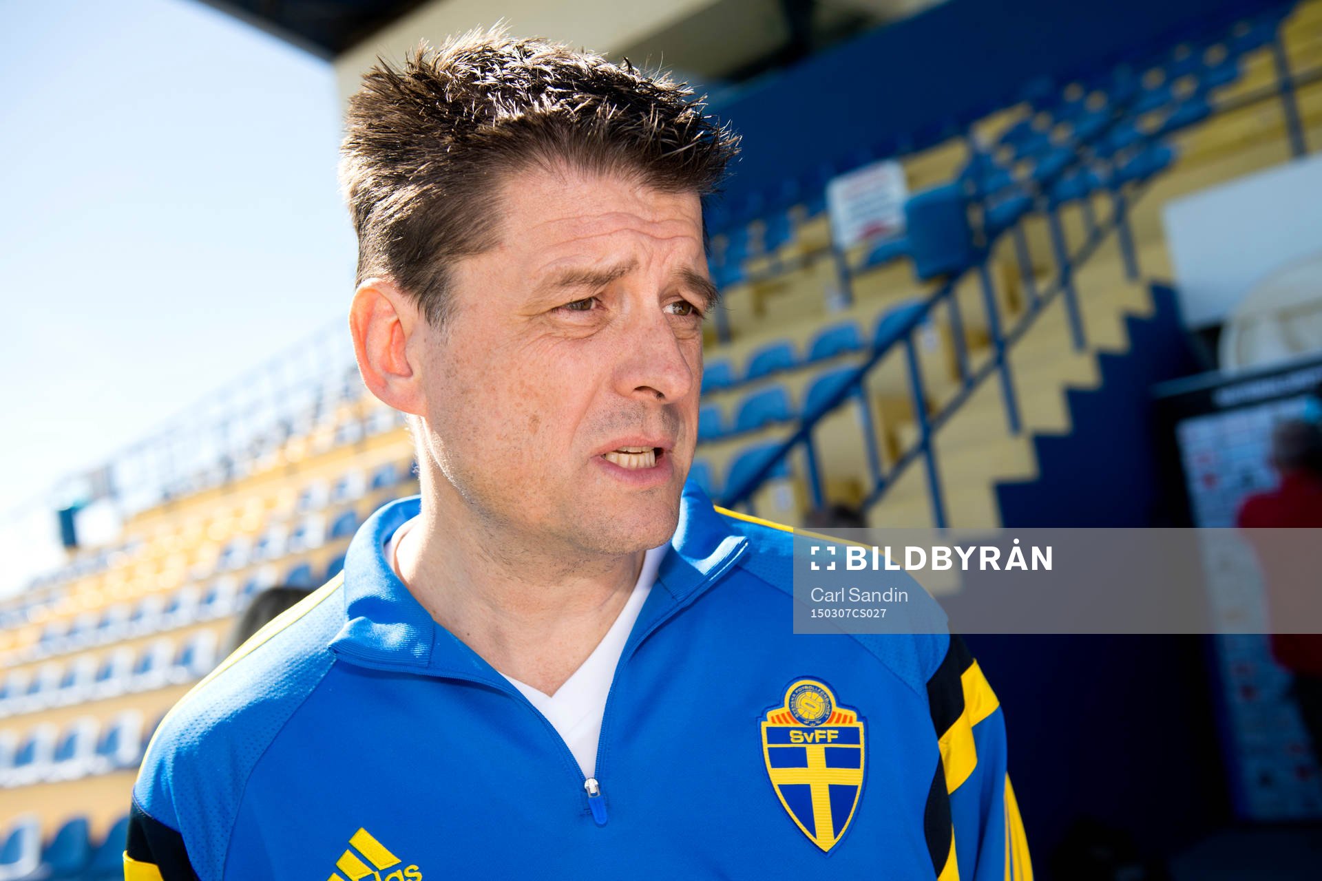 Sveriges läkare Mats Börjesson under en träning med det svenska landslaget i fotboll den 7 mars 2015 i Ferreiras.