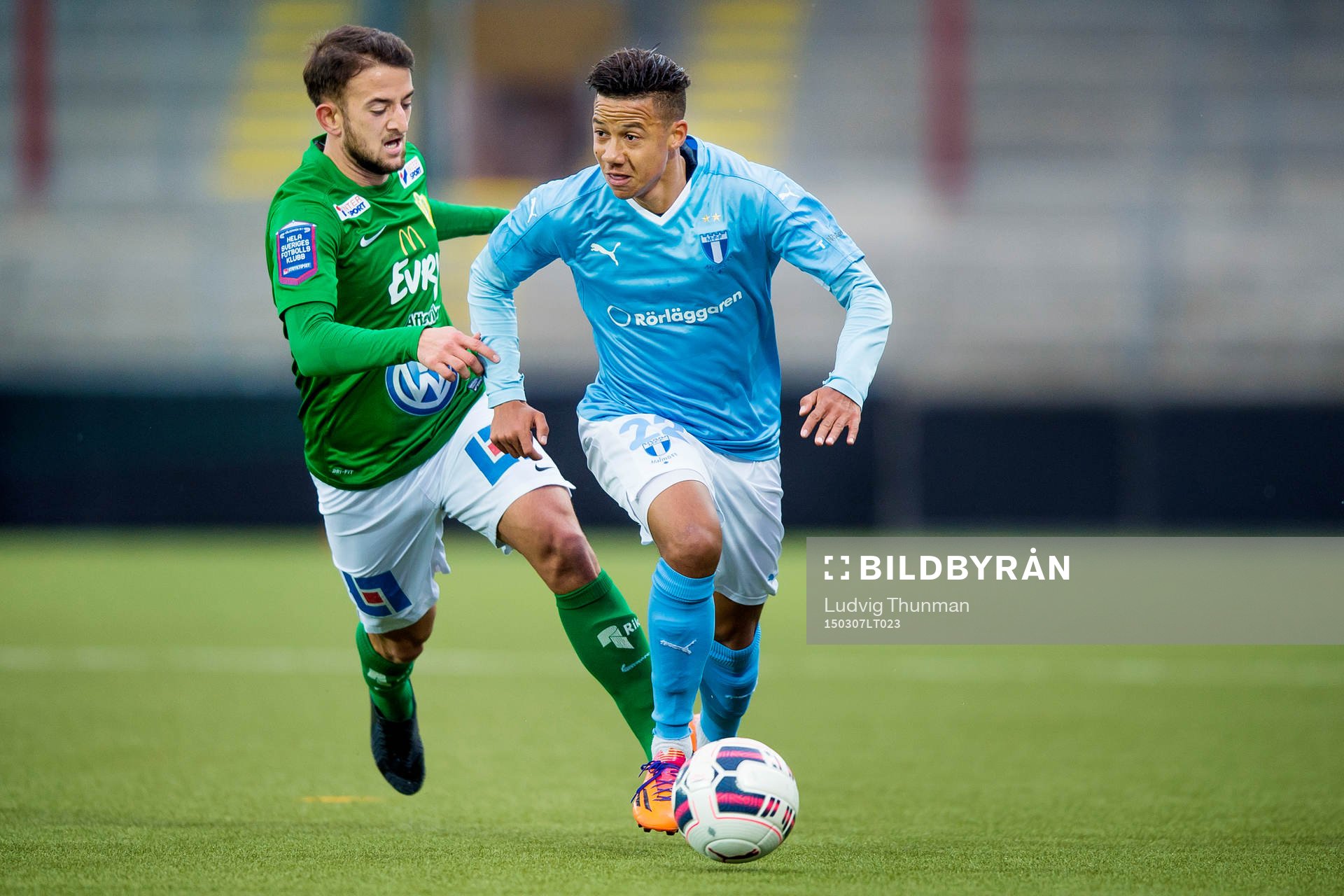 Jönköpings Robert Gojani jagar Malmö FFs Tobias Sana