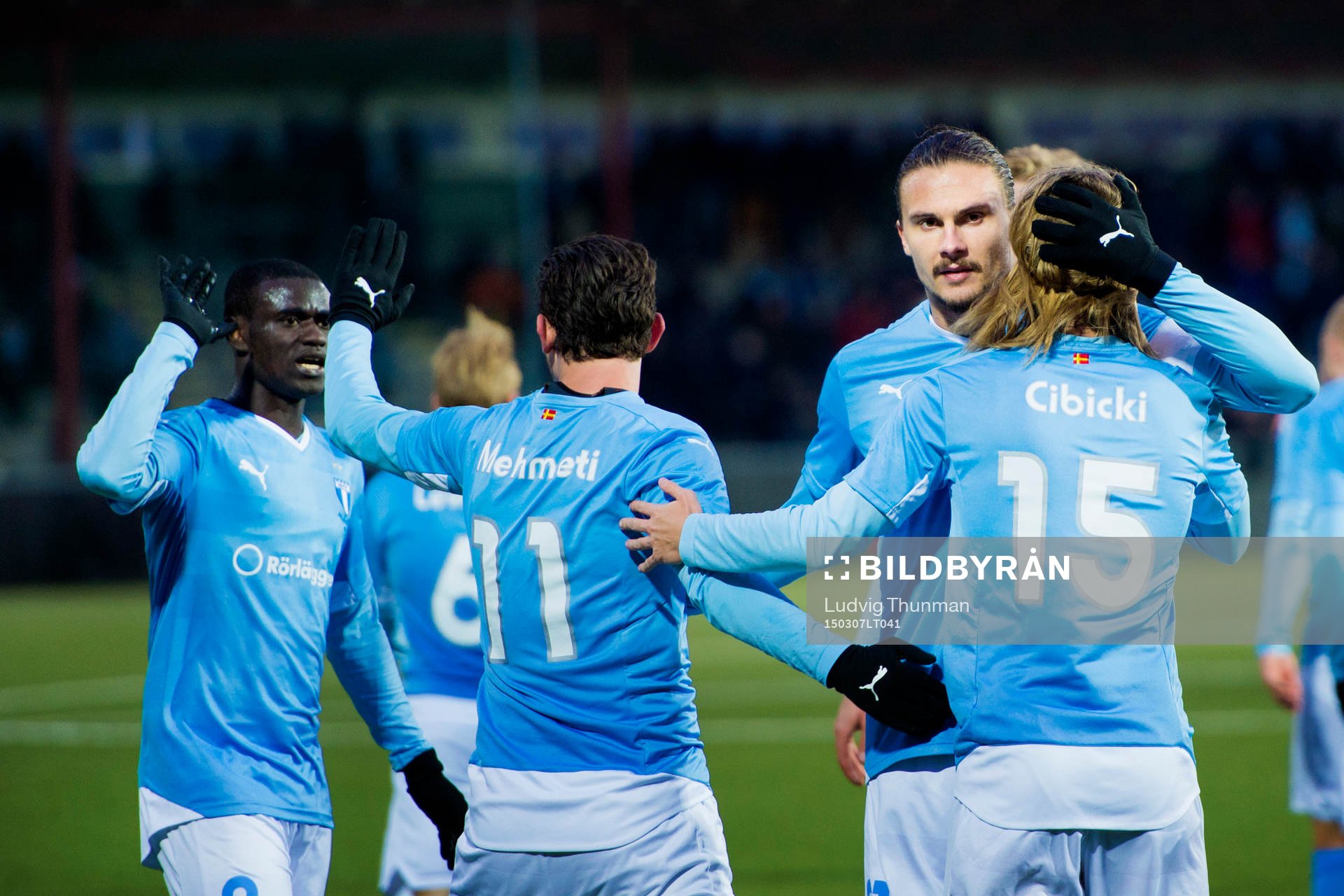 Malmö FFs Erik Johansson (vänd mot kameran) firar Agon