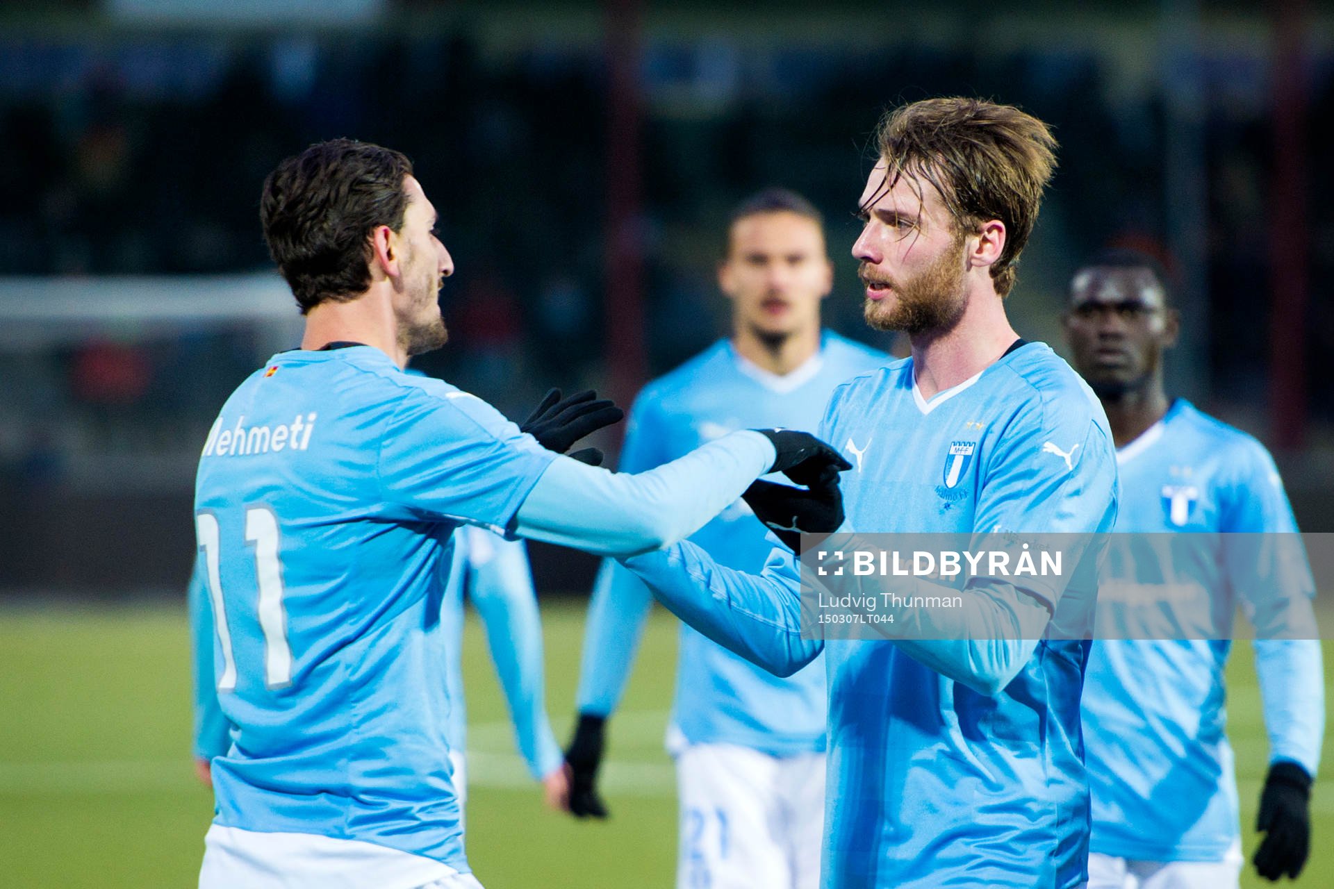 Malmö FFs Agon Mehmeti firar segern med Jo Inge Berget