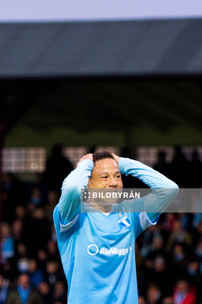 Malmö FFs Victor Yoshimar Yotun Flores deppar