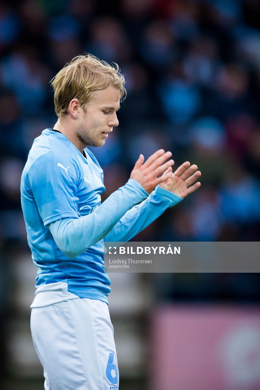 Malmö FFs Oscar Lewicki deppar