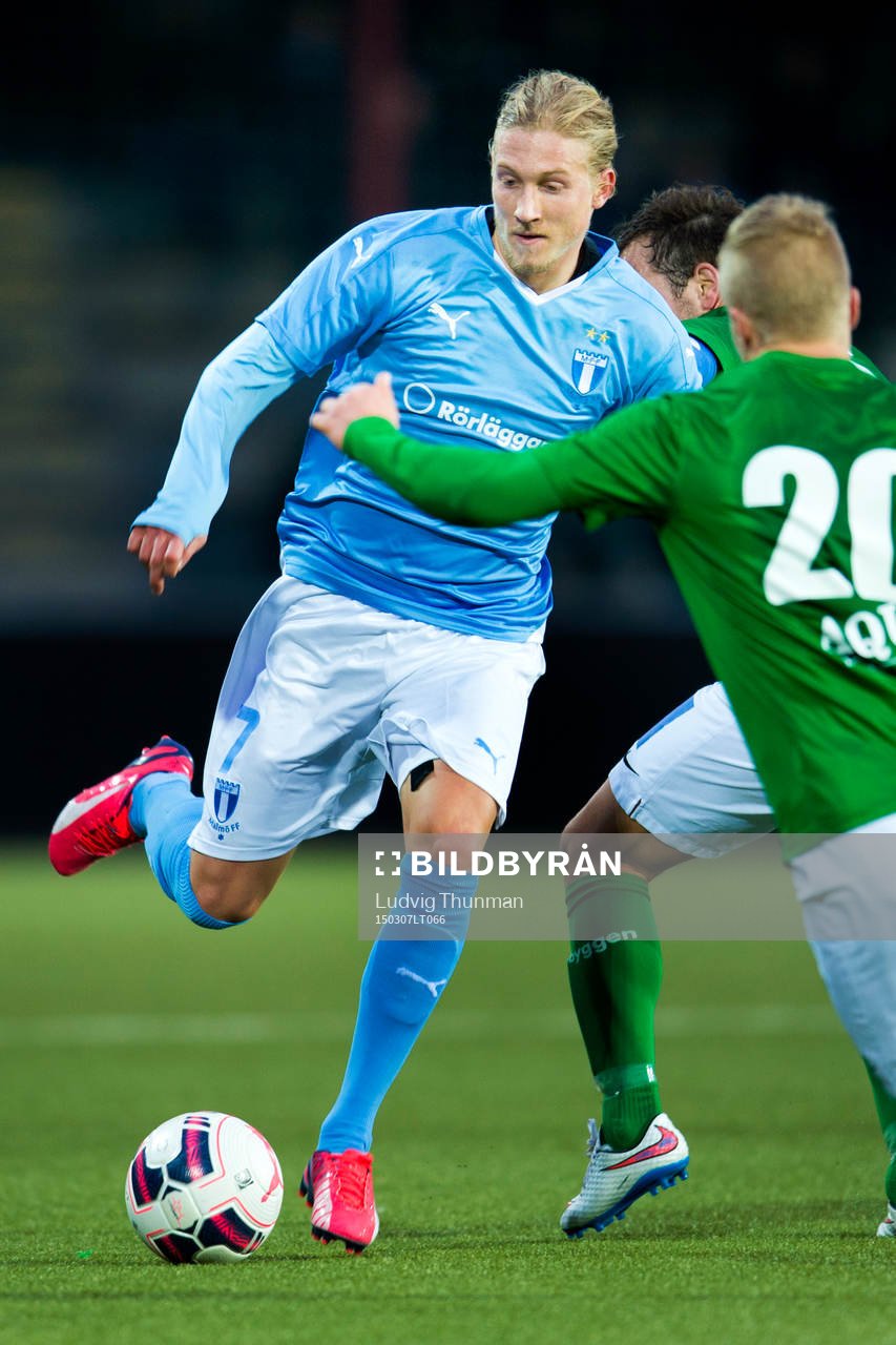 Malmö FFs Simon Kroon under fotbollsmatchen i Svenska Cupen mellan Malmö FF och Jönköping södra den 7 mars 2015 i Malmö. 