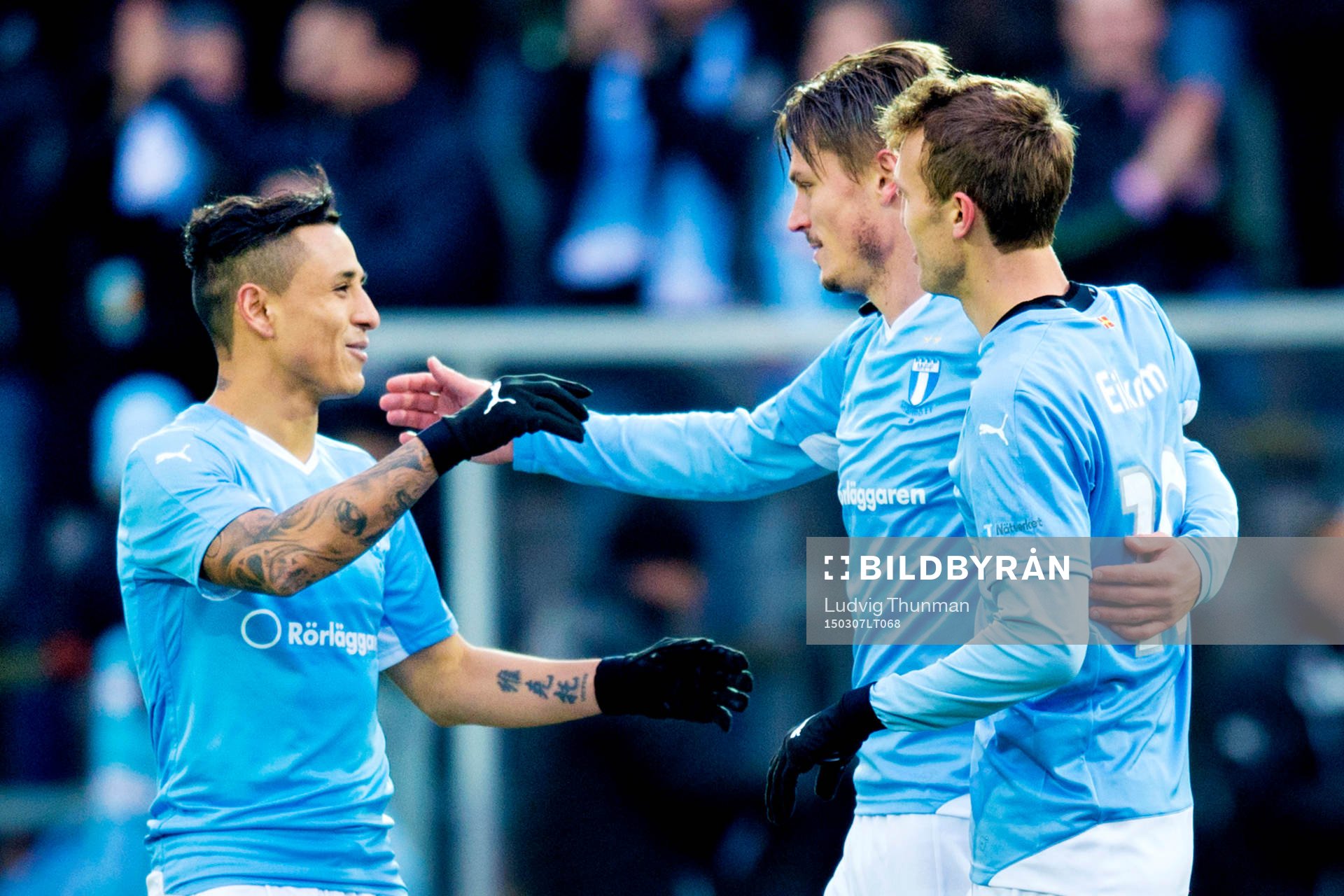 Malmö FFs Markus Rosenberg kramas om av Victor Yoshimar